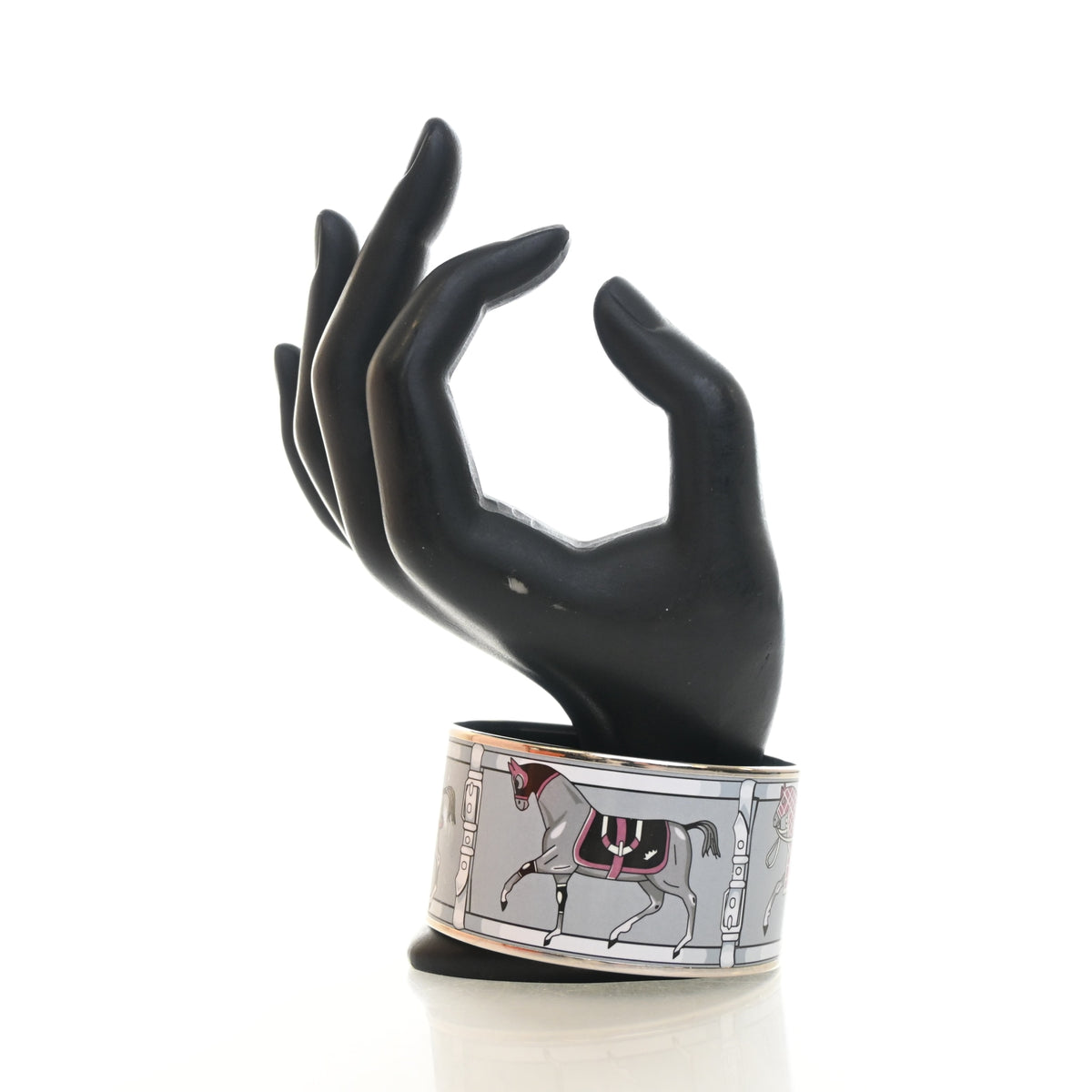 Pre-Owned Hermès Couvertures Et Tenues De Jour Bangle, worn on model