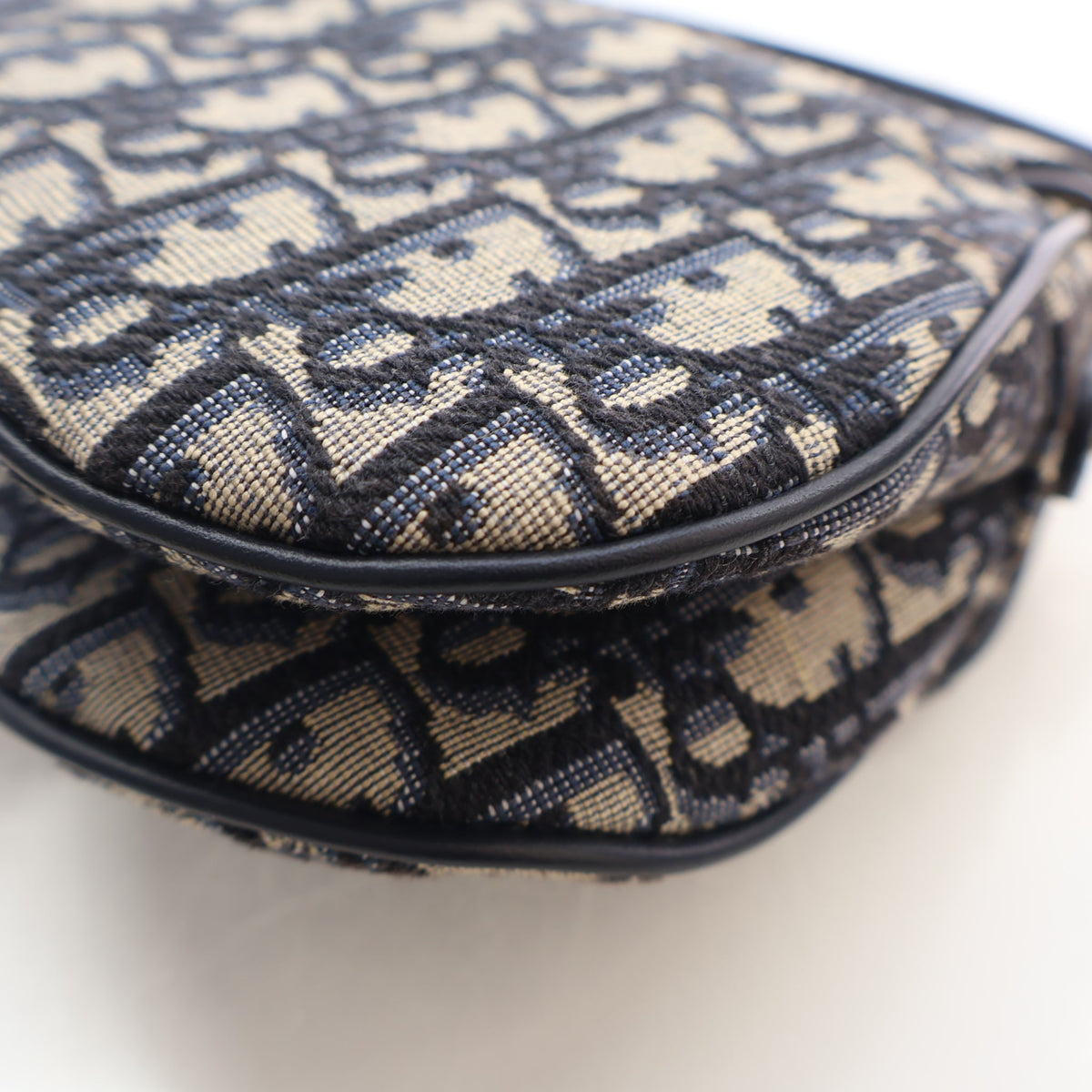 Pre-Owned Christian Dior Saddle Bag Mini Oblique, corner and edge detail, photo 13 of 17