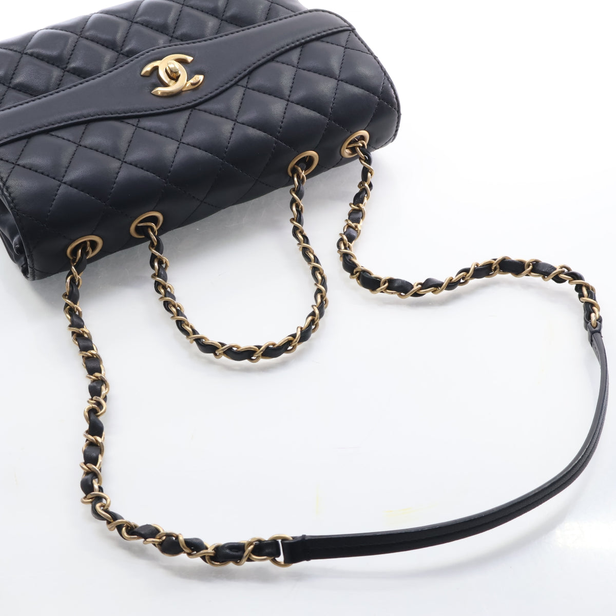 Pre-Owned Chanel Flap Bag Medium Calfskin CC, front view