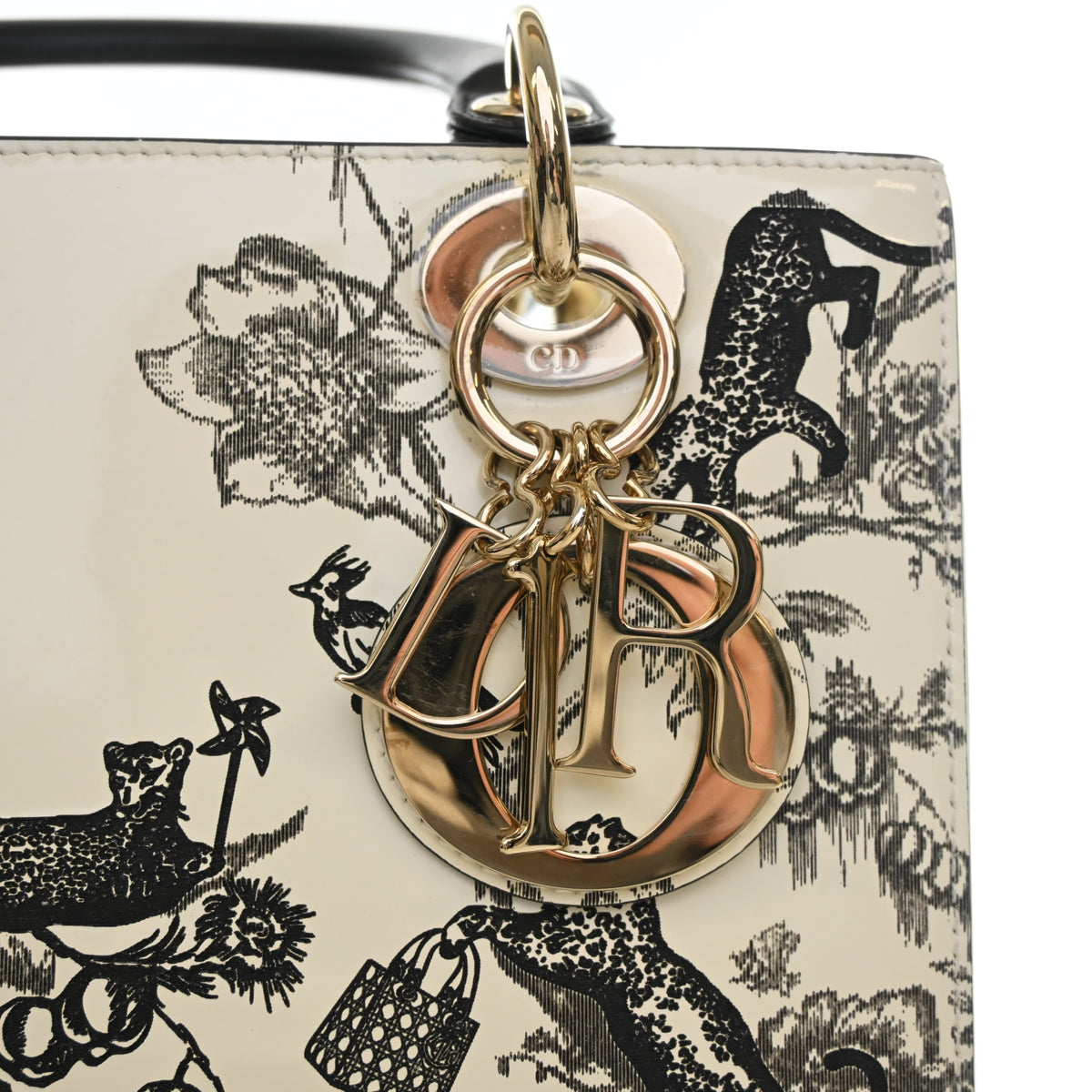 Pre-Owned Christian Dior Lady Dior Medium Patent Leather Toile De Jouy, gold hardware close-up