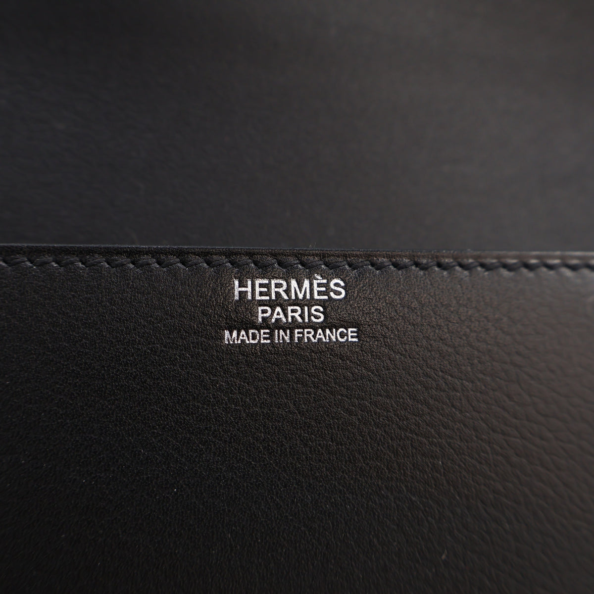 Pre-Owned Hermès Noir Evergrain Leather Depechette Pouch, logo detail