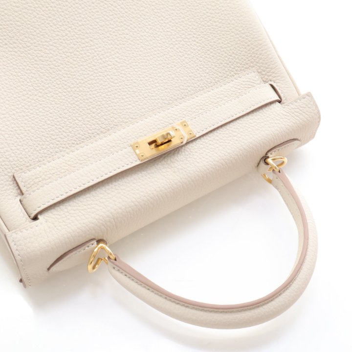 Pre-Owned Hermès Kelly 25 Craie Togo Leather, gold hardware