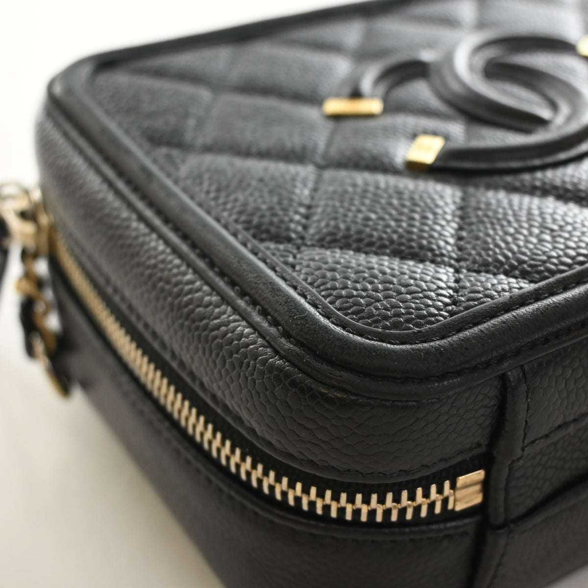 Chanel Small Caviar Filigree Vanity, photo 13 of 17