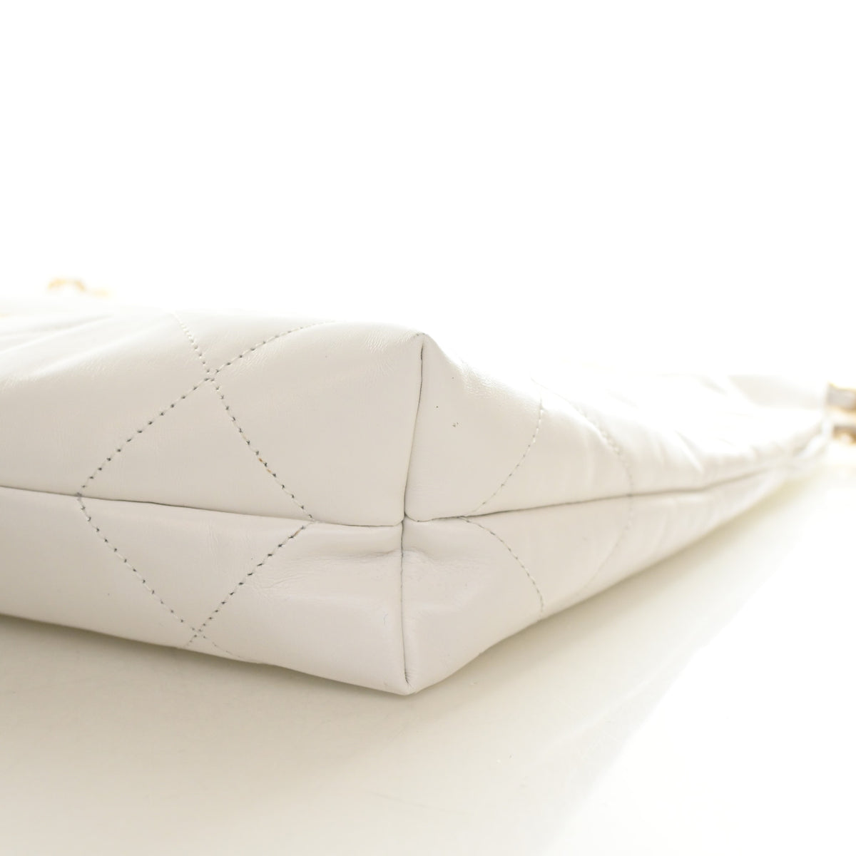 Pre-Owned Chanel 22 Hobo Medium Calfskin, base and feet view, photo 8 of 16