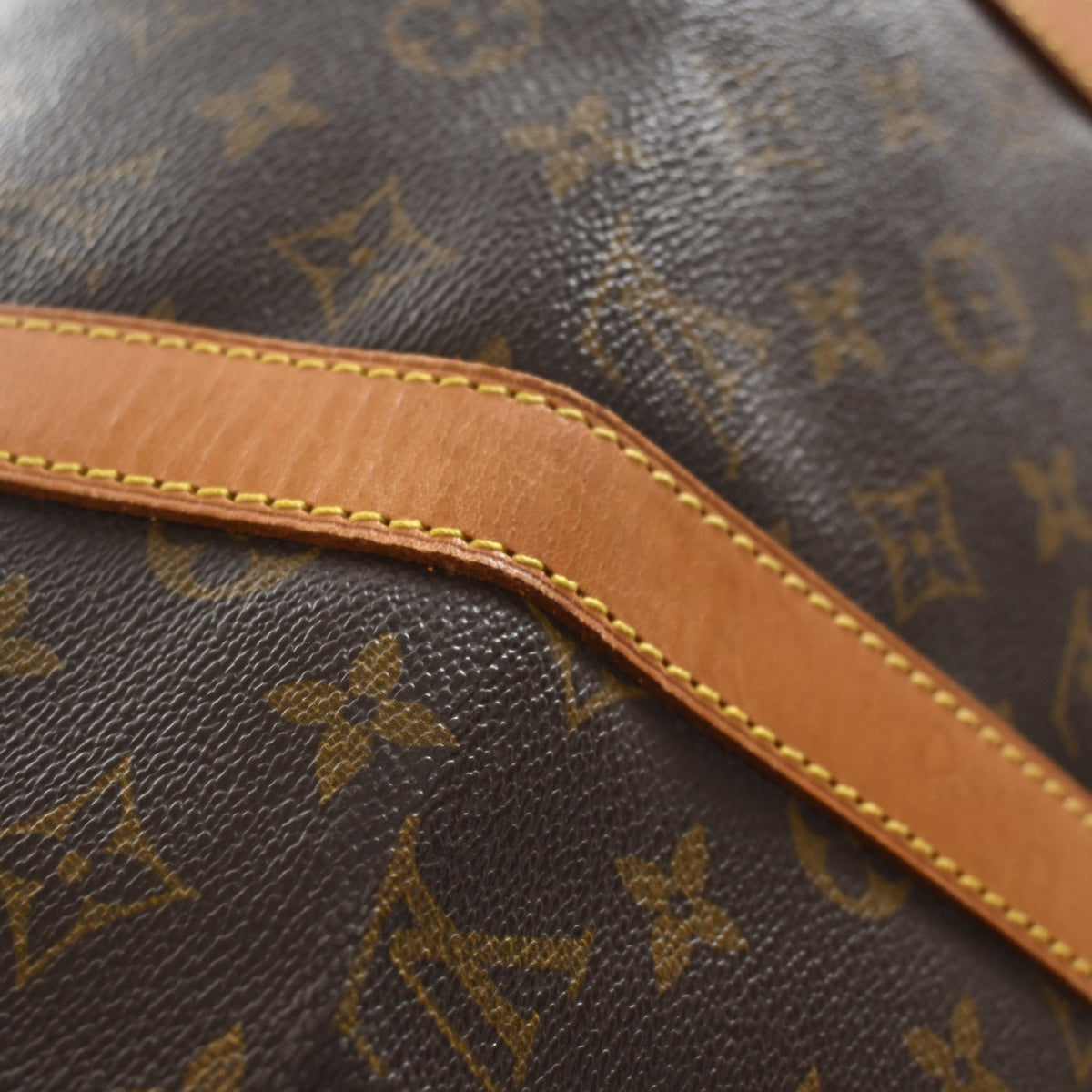 Pre-Owned Louis Vuitton 50 Monogram Keepall, corner and edge detail, photo 16 of 19
