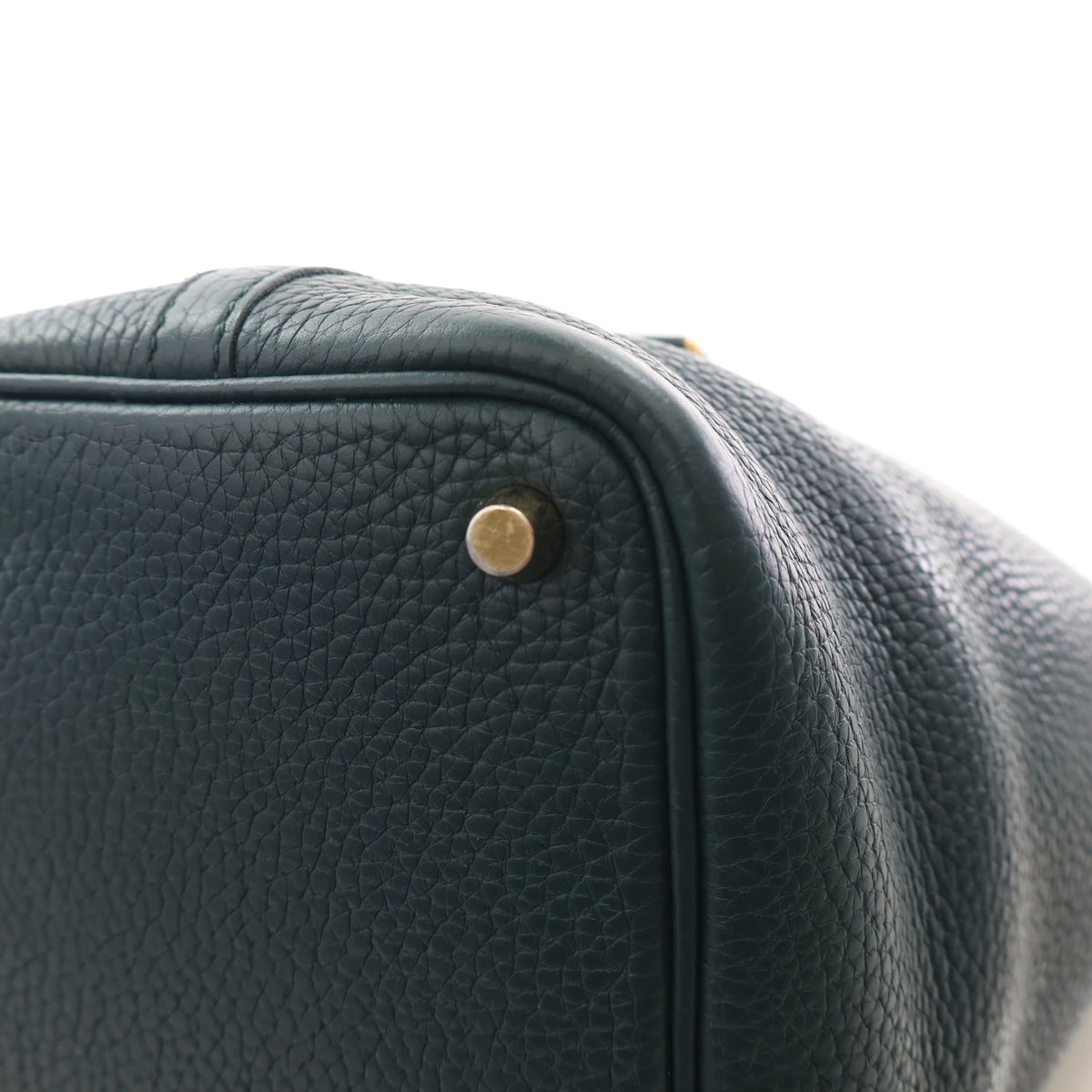 Pre-Owned Hermès Picotin Lock 25 Vert Cyprès Clemence Leather, base and feet view, photo 9 of 16