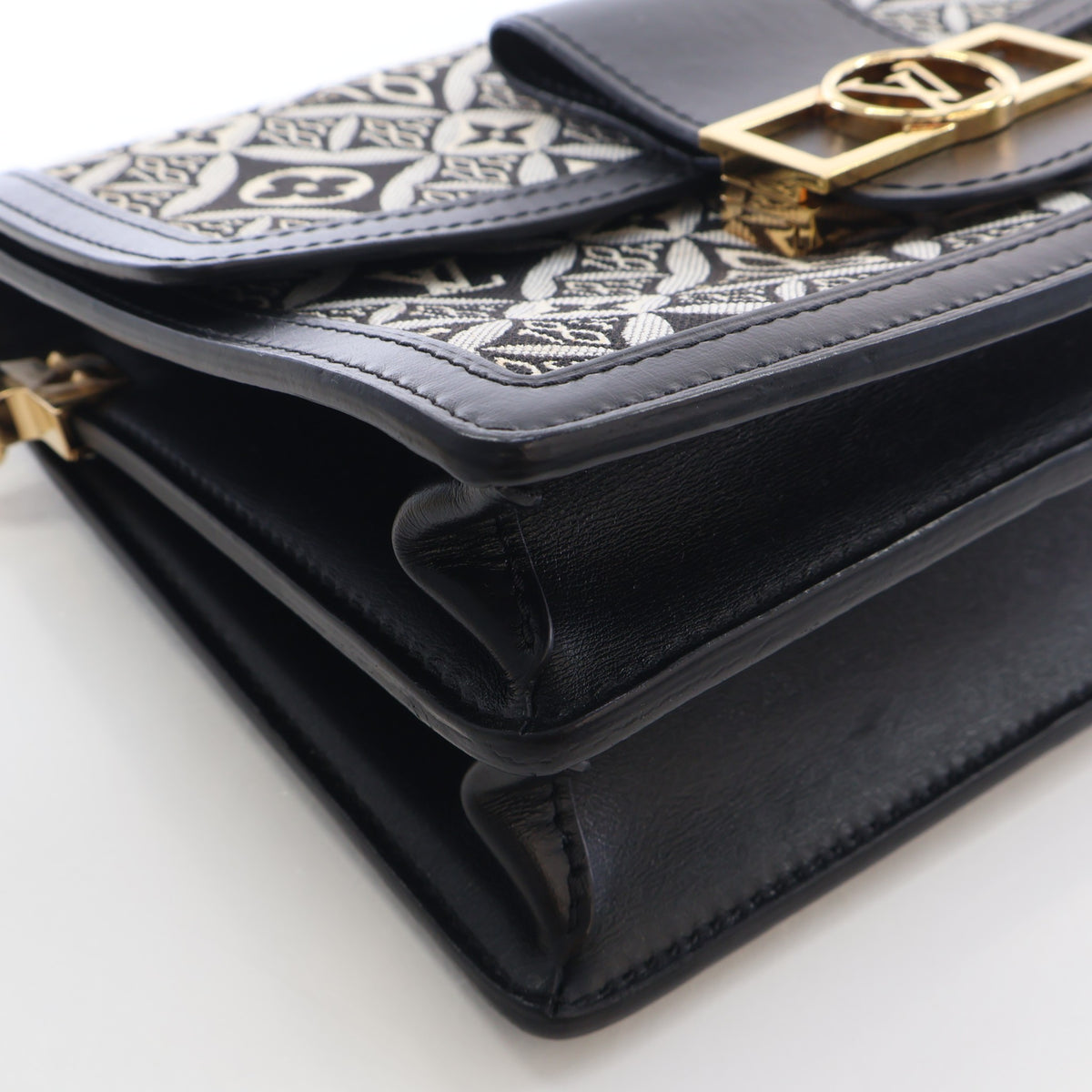 Pre-Owned Louis Vuitton Dauphine MM Monogram Jacquard, side view