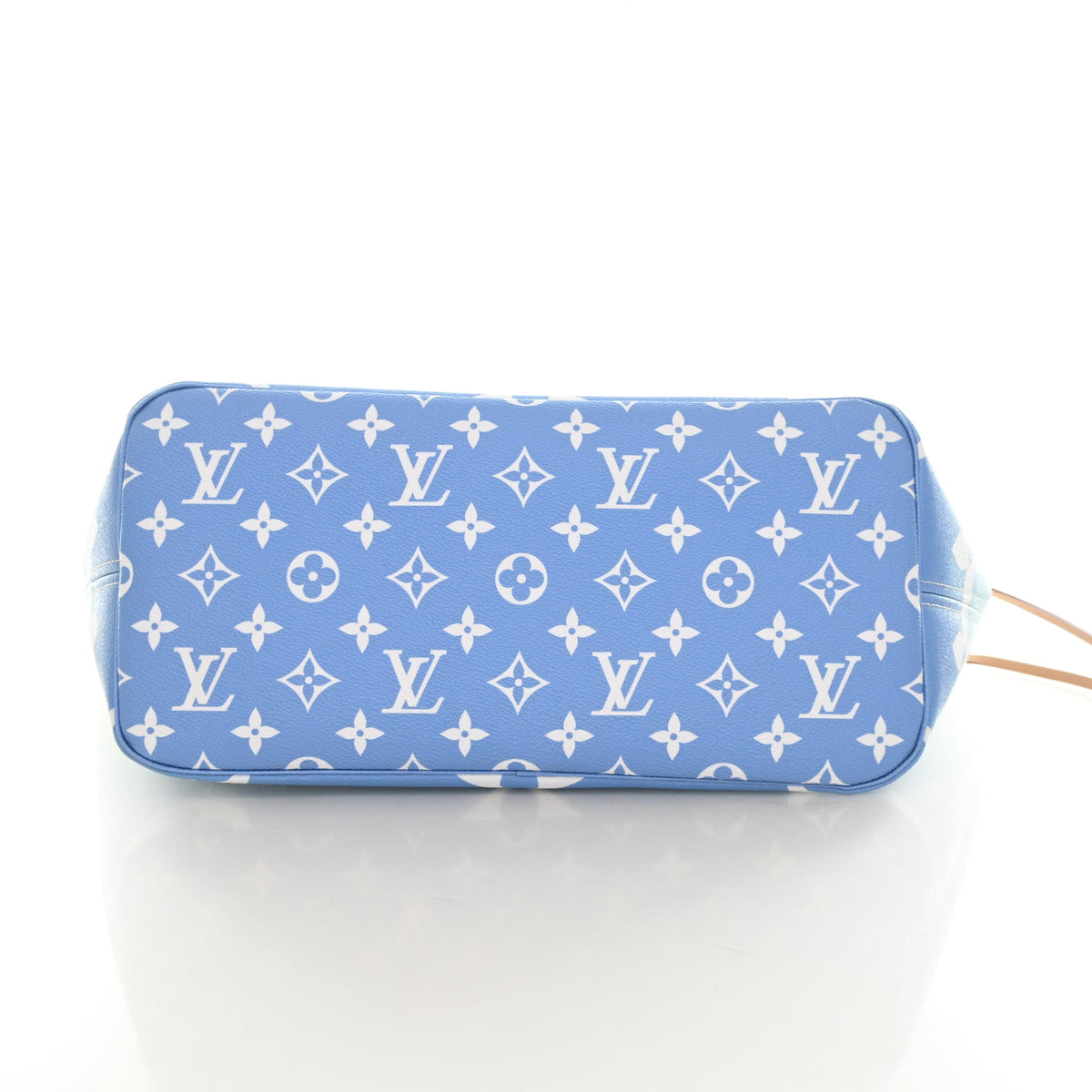 Pre-Owned Louis Vuitton Neverfull MM Monogram Giant By The Pool, base and feet view, photo 9 of 17