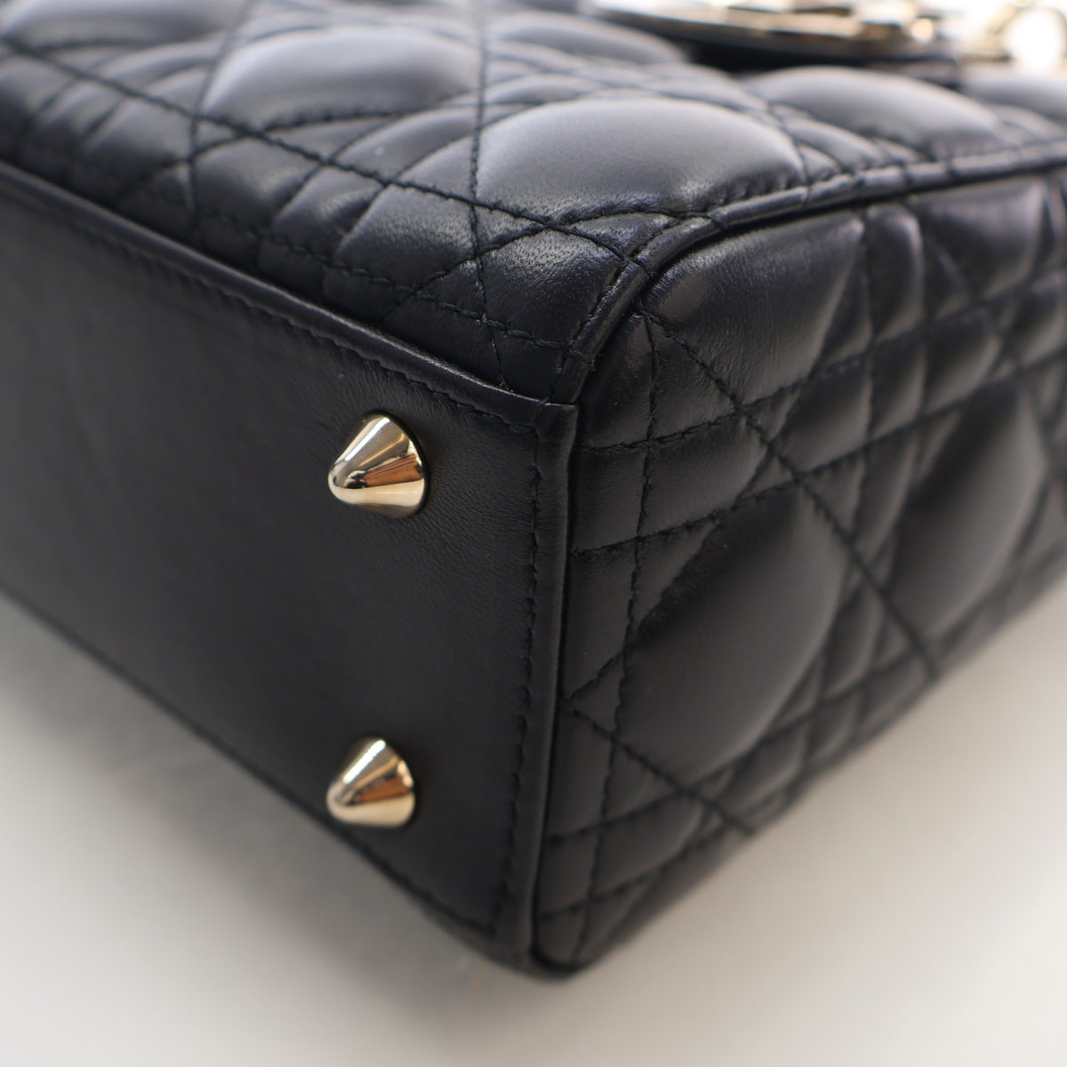 Pre-Owned Christian Dior Lady Dior Small Lambskin My Abcdior, corner and edge detail