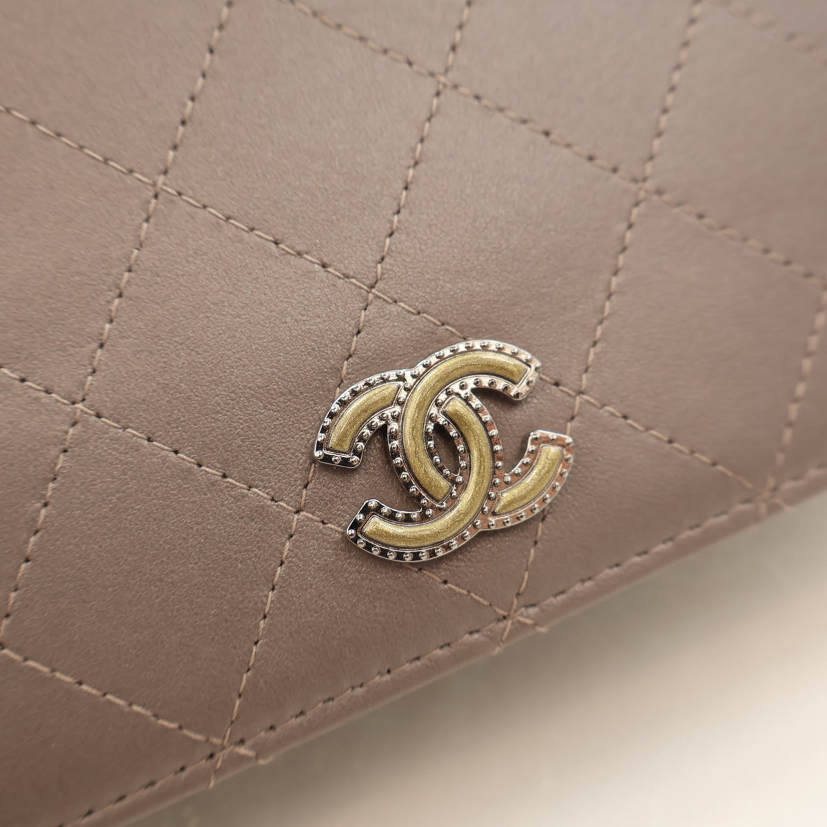 Pre-Owned Chanel Wallet On Chain Calfskin WOC, logo detail