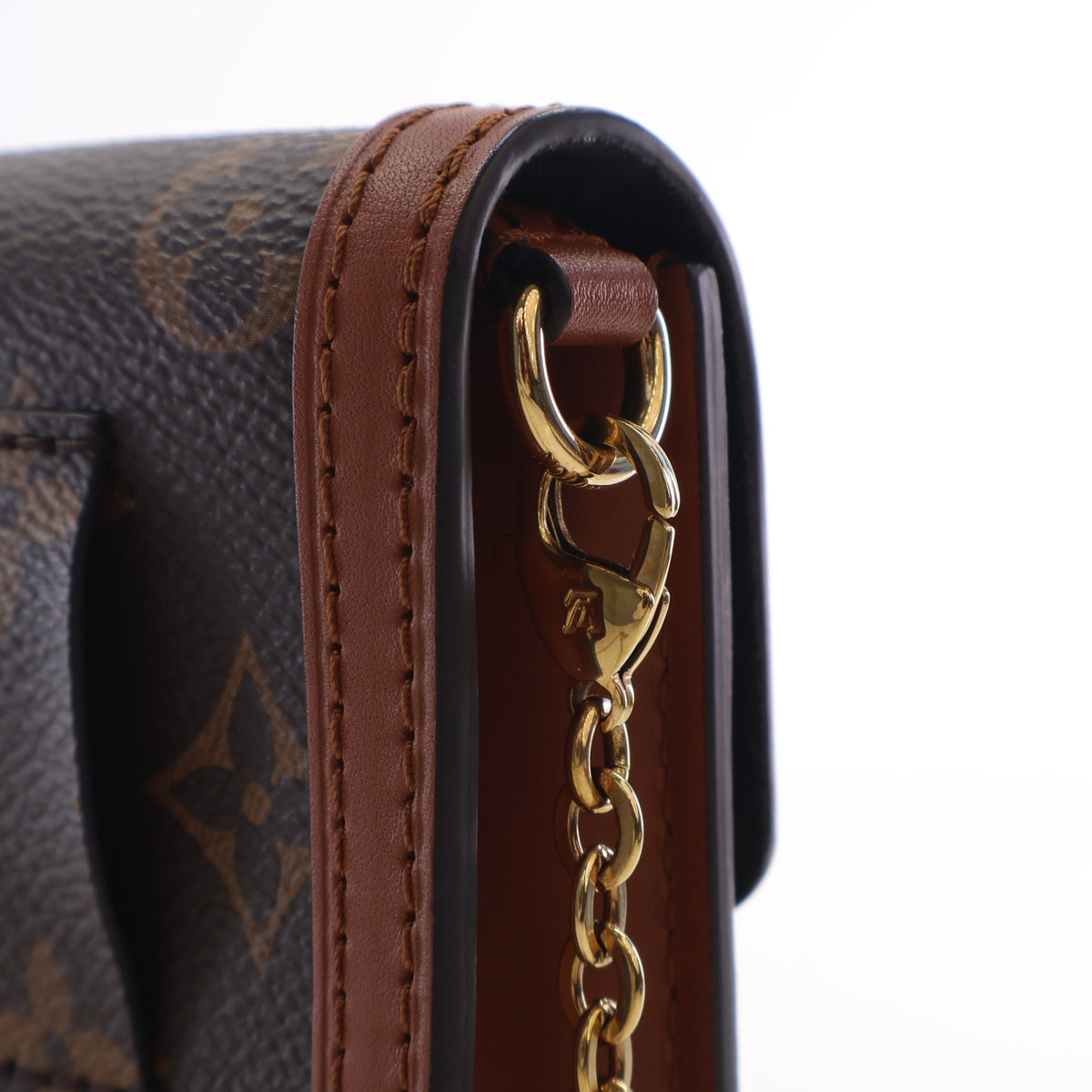 Pre-Owned Louis Vuitton Belt Bag Reverse Monogram Dauphine, gold hardware close-up, photo 15 of 18
