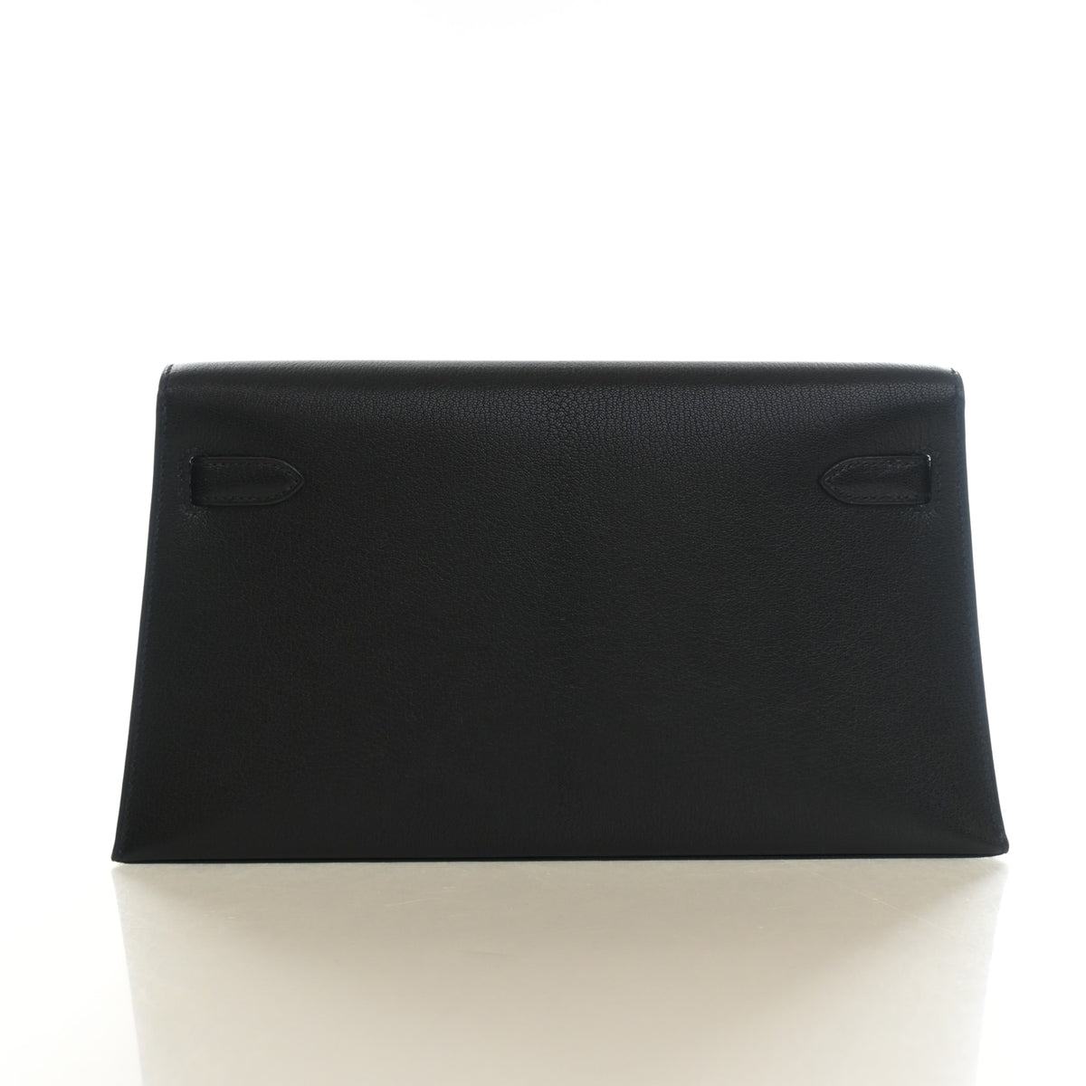 Pre-Owned Hermès Kelly 28 Noir Chevre Leather Chamkila Elan, base and feet view, photo 10 of 14