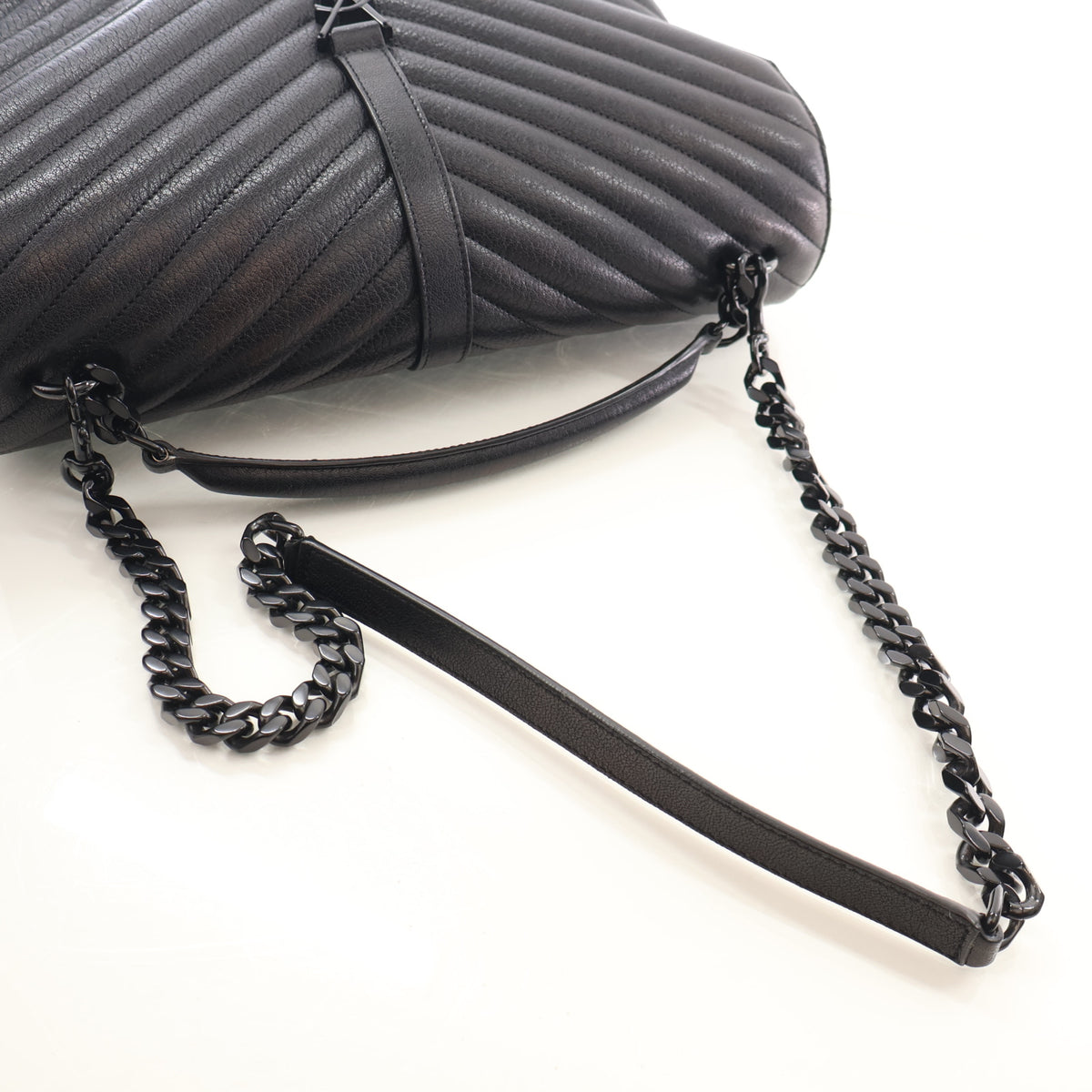 Pre-Owned Saint Laurent Large Sheepskin College, strap and chain detail