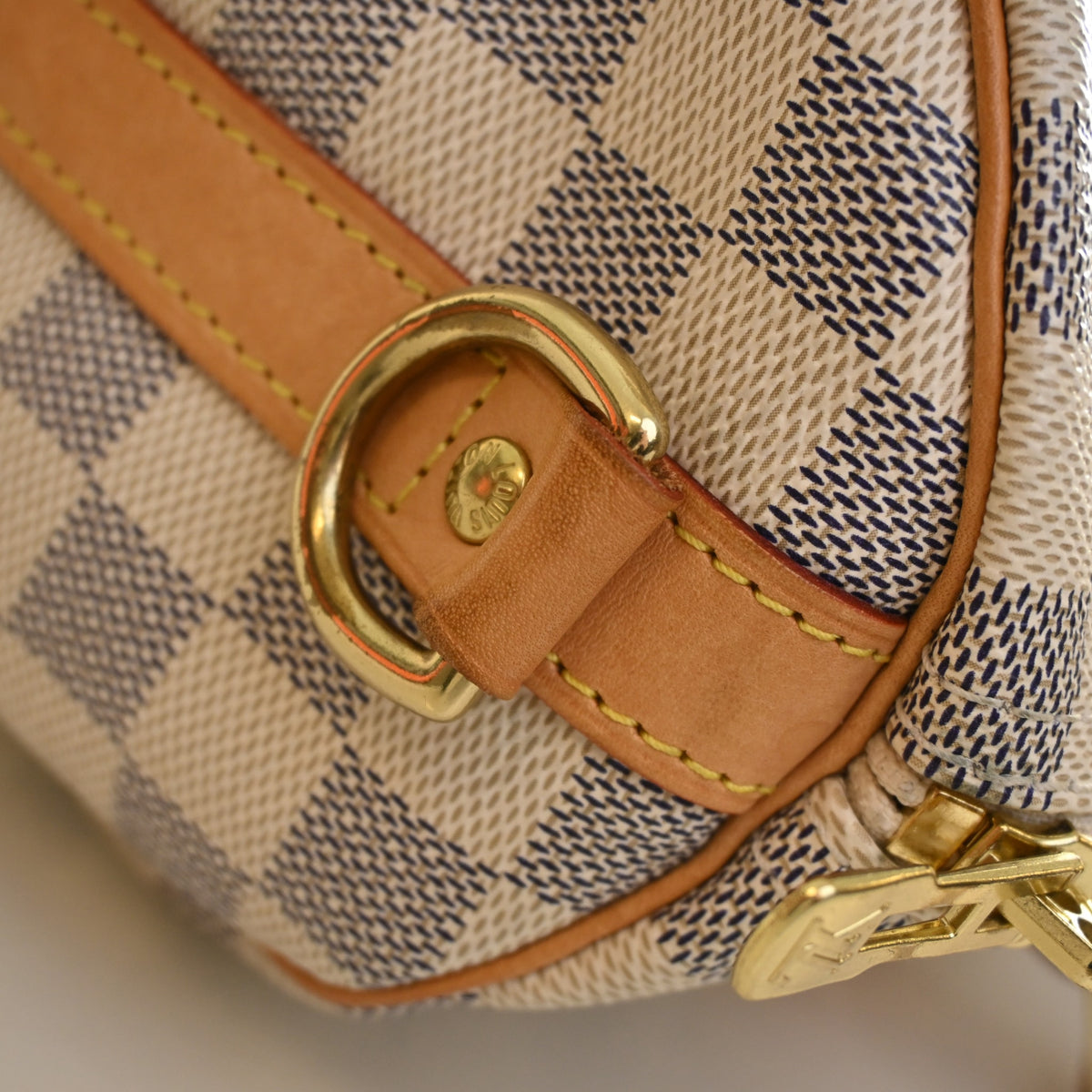 Pre-Owned Louis Vuitton Speedy Bandouliere 30 Damier Azur, gold hardware close-up, photo 15 of 18