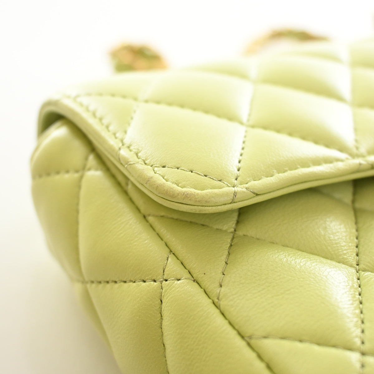Pre-Owned Chanel Flap Bag Mini Lambskin Casino Royale Square, corner detail