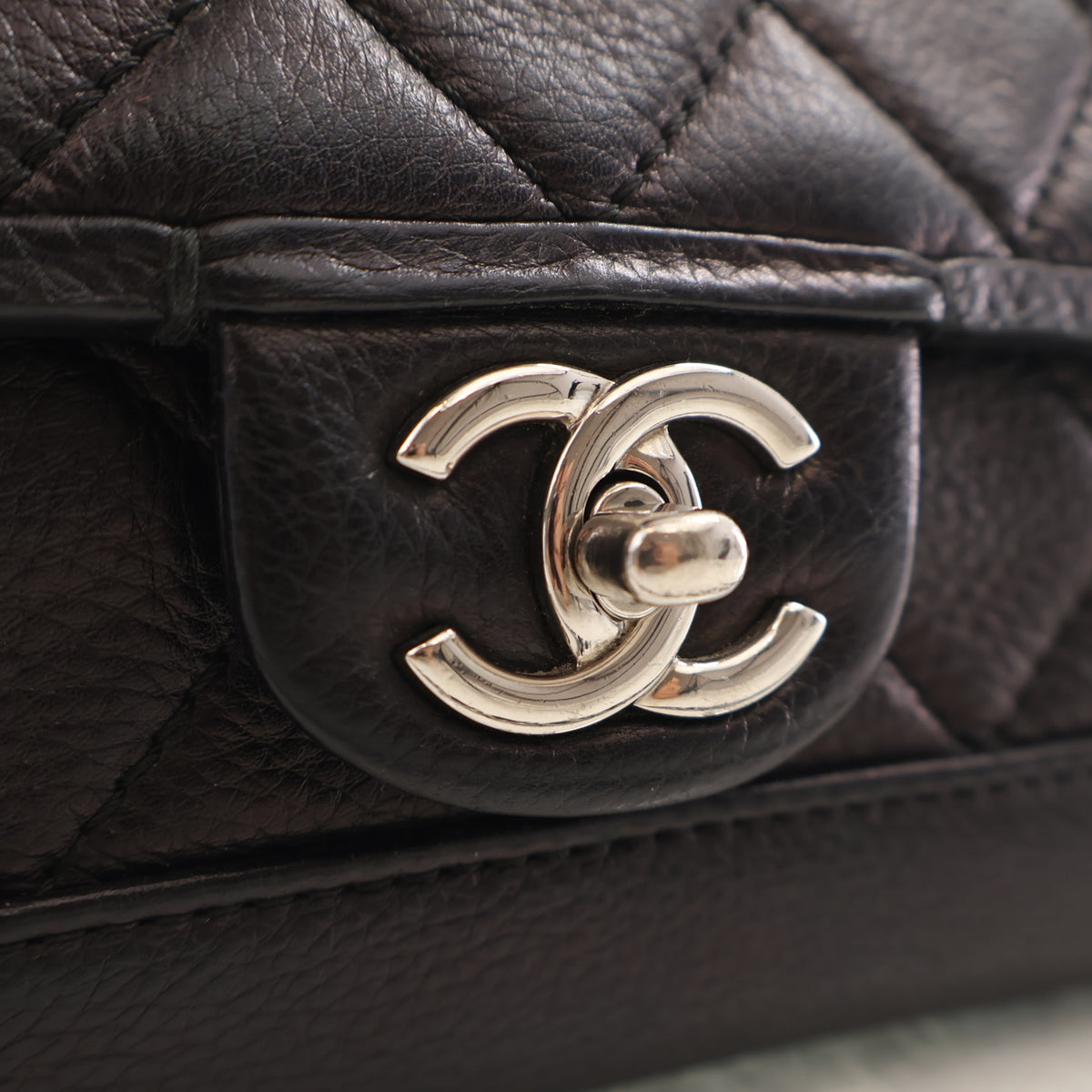 Pre-Owned Chanel Flap Bag Medium Aged Calfskin CC, silver hardware close-up