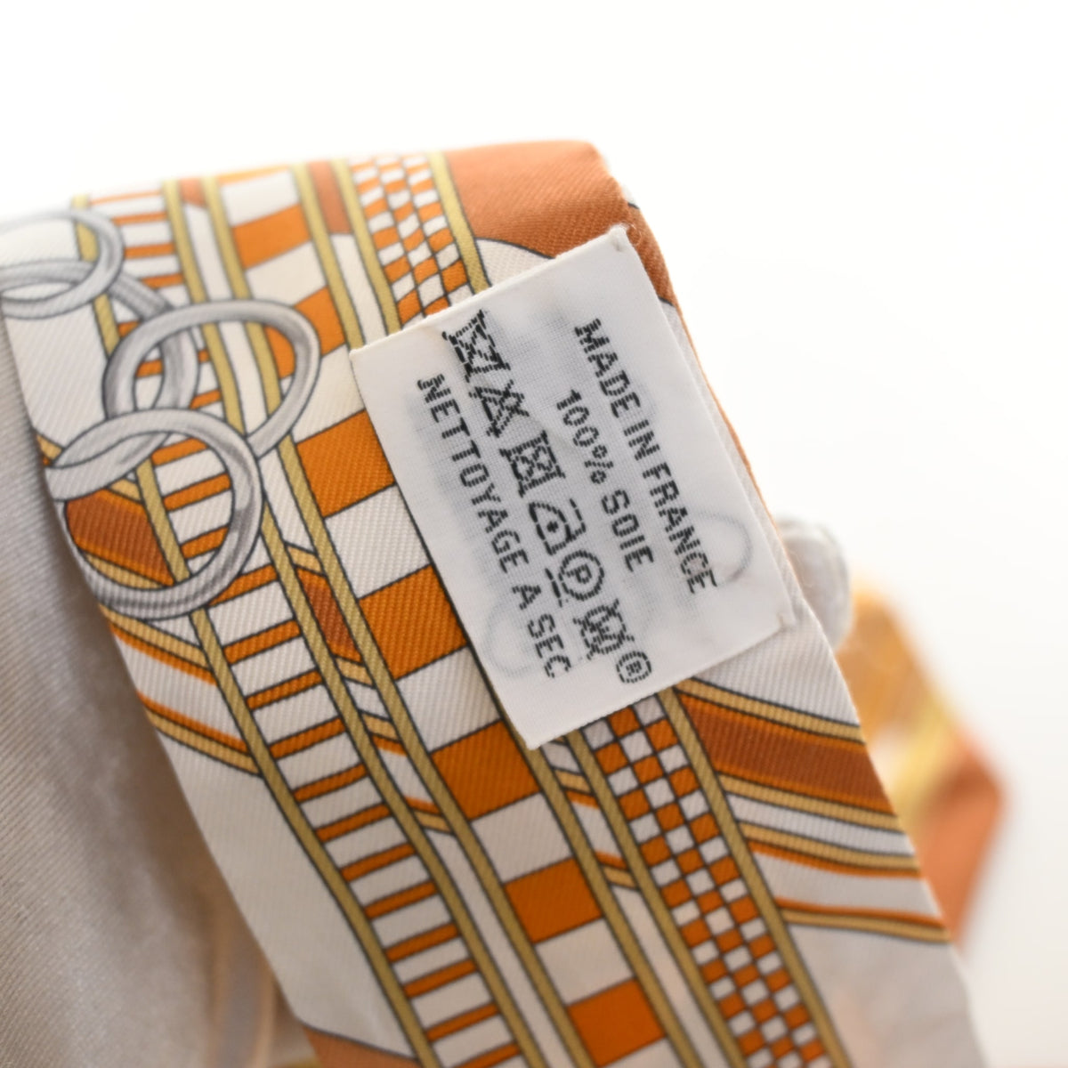 Pre-Owned Hermès Brides Et Gris Silk Twilly, interior label