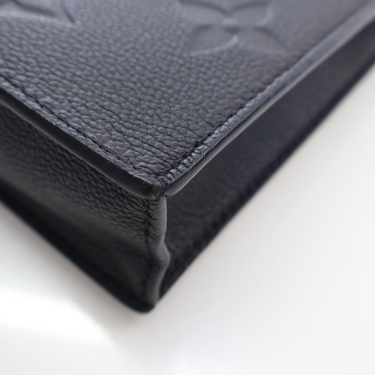 Pre-Owned Louis Vuitton Sac Plat Petit Monogram Empriente, corner and edge detail, photo 13 of 16