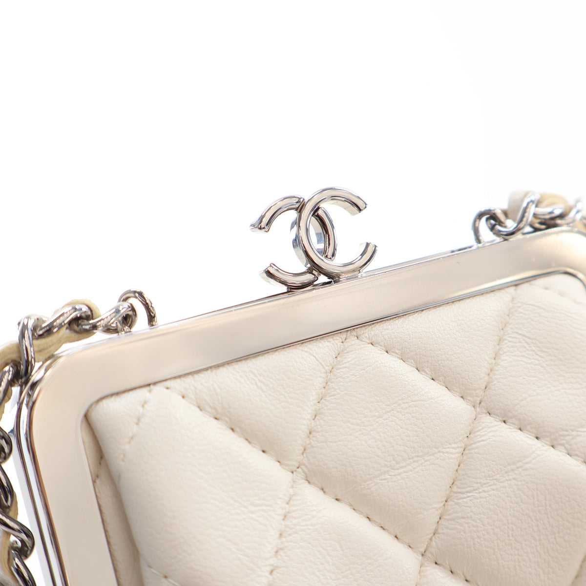 Chanel Small Crinkled Calfskin Acrylic CC Kiss-Lock Clutch With Chain, photo 4 of 17