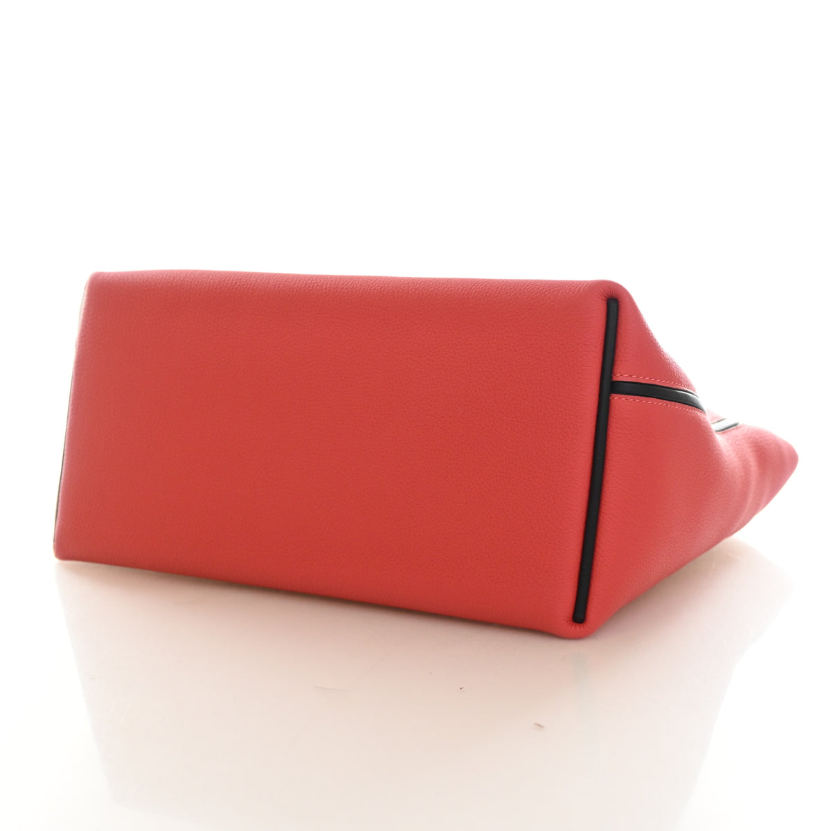 Pre-Owned Hermès 35 Rouge Pivoine Clemence Leather 24/24, base and feet view, photo 10 of 14