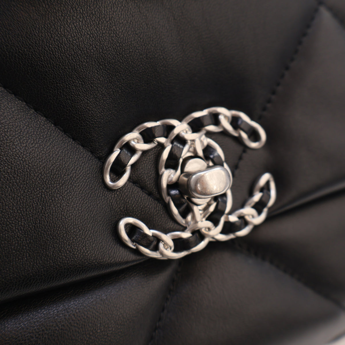Chanel Medium Lambskin 19 Flap Bag, photo 4 of 17