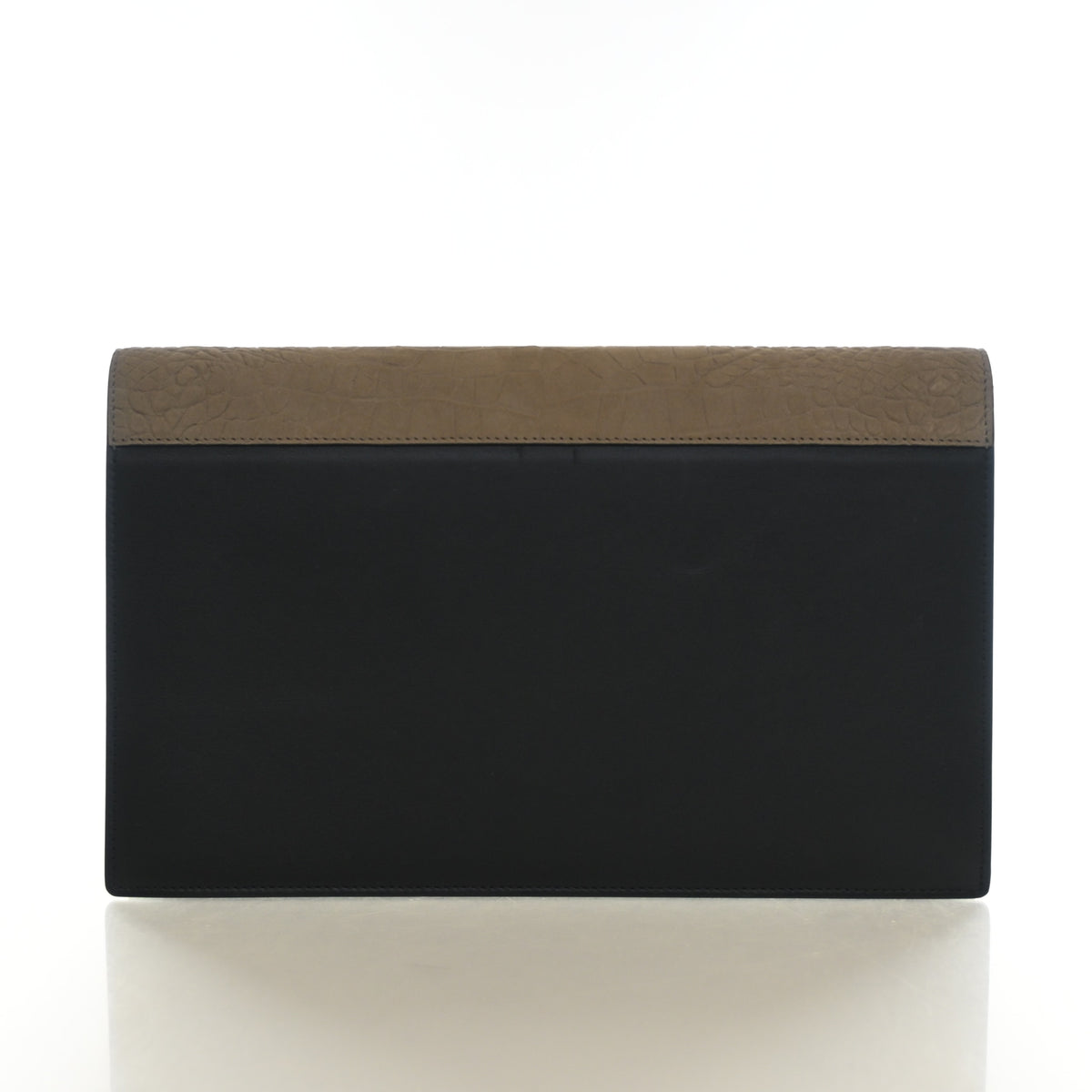 Pre-Owned Celine Wallet On Chain Large Calfskin Pocket Envelope WOC, base and feet view