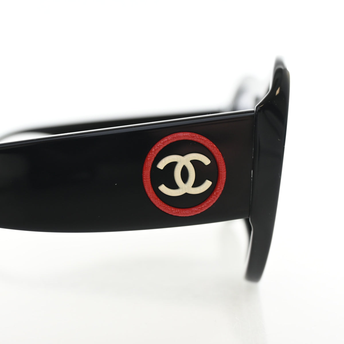 Pre-Owned Chanel Sunglasses CC Round, gold embossed logo detail
