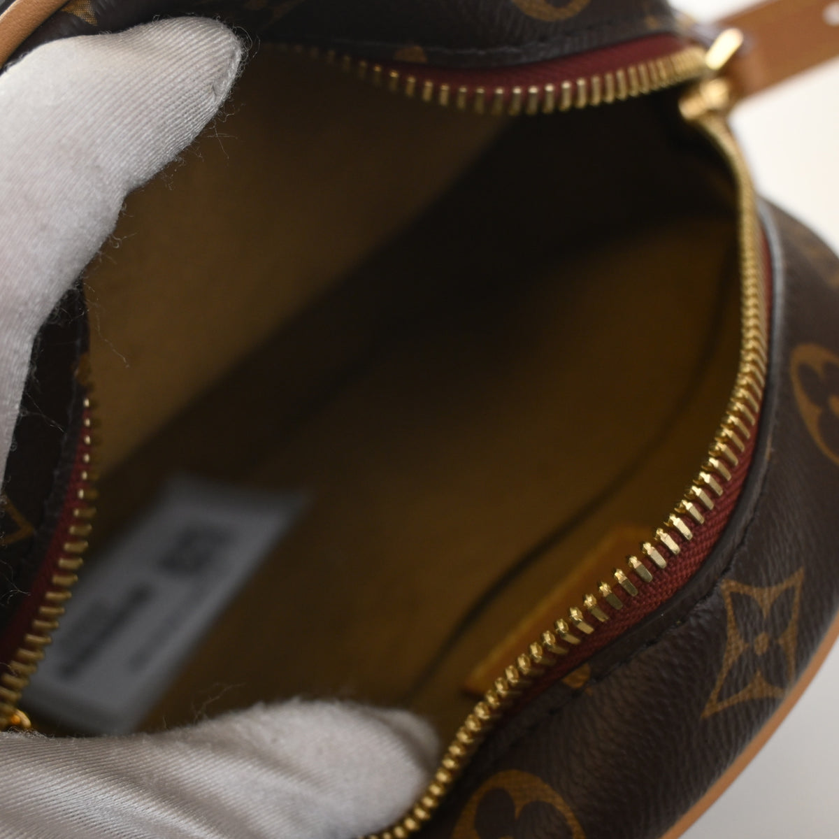 Pre-Owned Louis Vuitton PM Monogram Boite Chapeau Souple, open interior with lining