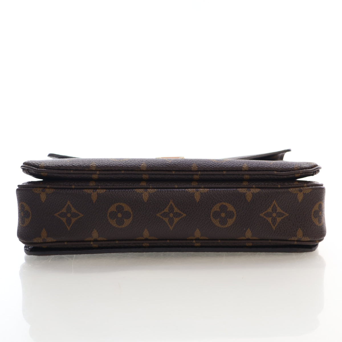 Pre-Owned Louis Vuitton Pochette Metis Monogram, base and feet view, photo 9 of 16