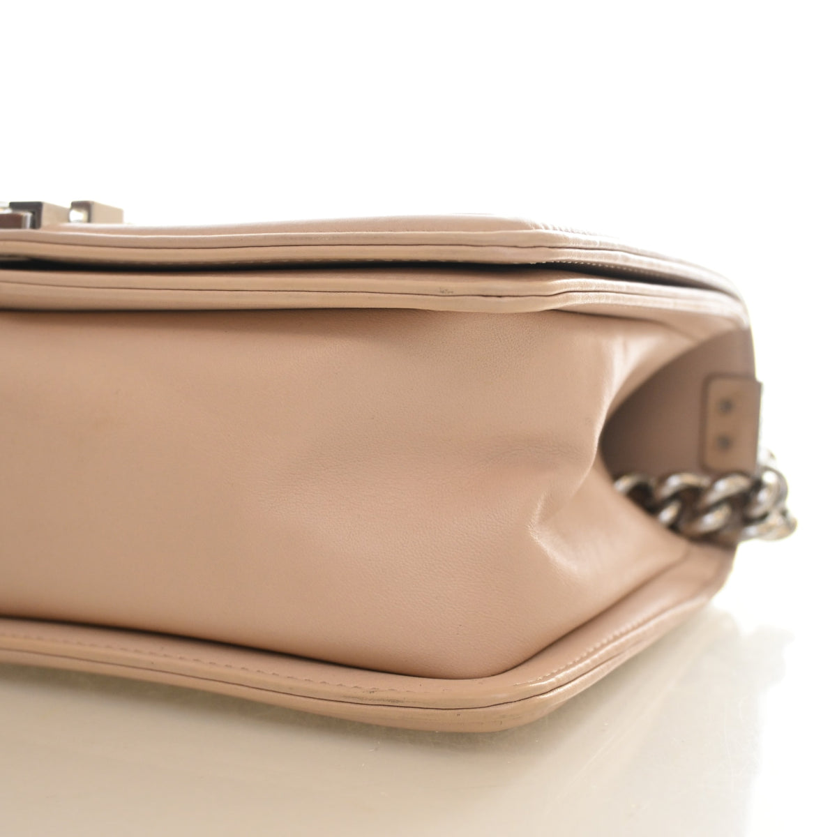 Pre-Owned Chanel Boy Bag Medium Calfskin, side profile, photo 8 of 18