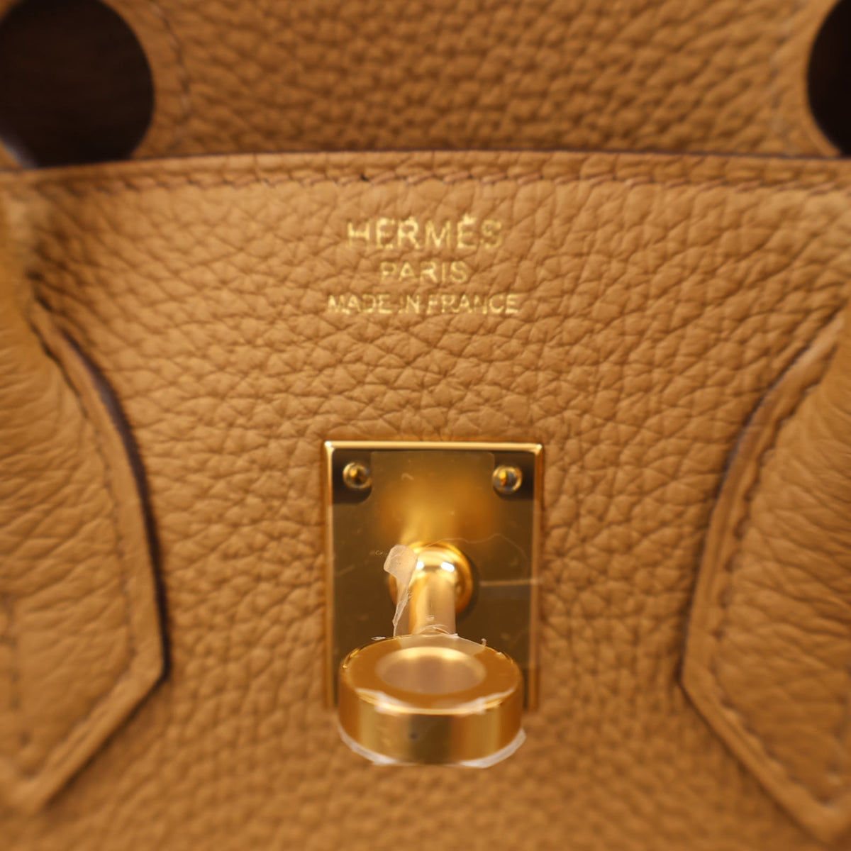 Pre-Owned Hermès Birkin 25 Biscuit Togo Leather, gold hardware close-up, photo 16 of 17