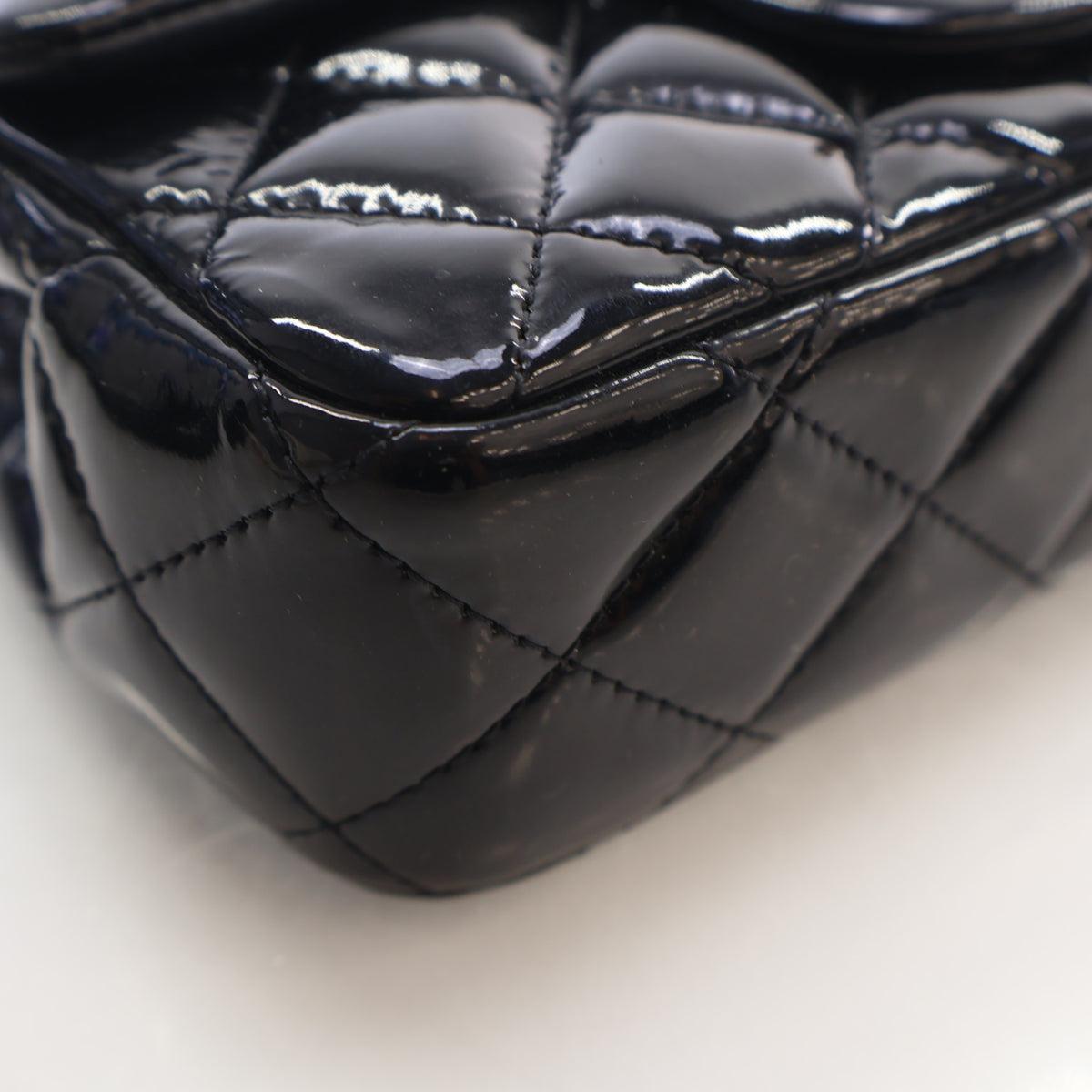 Pre-Owned Chanel Classic Flap Mini Extra Patent Leather Rectangular Bag, corner and edge detail, photo 6 of 17