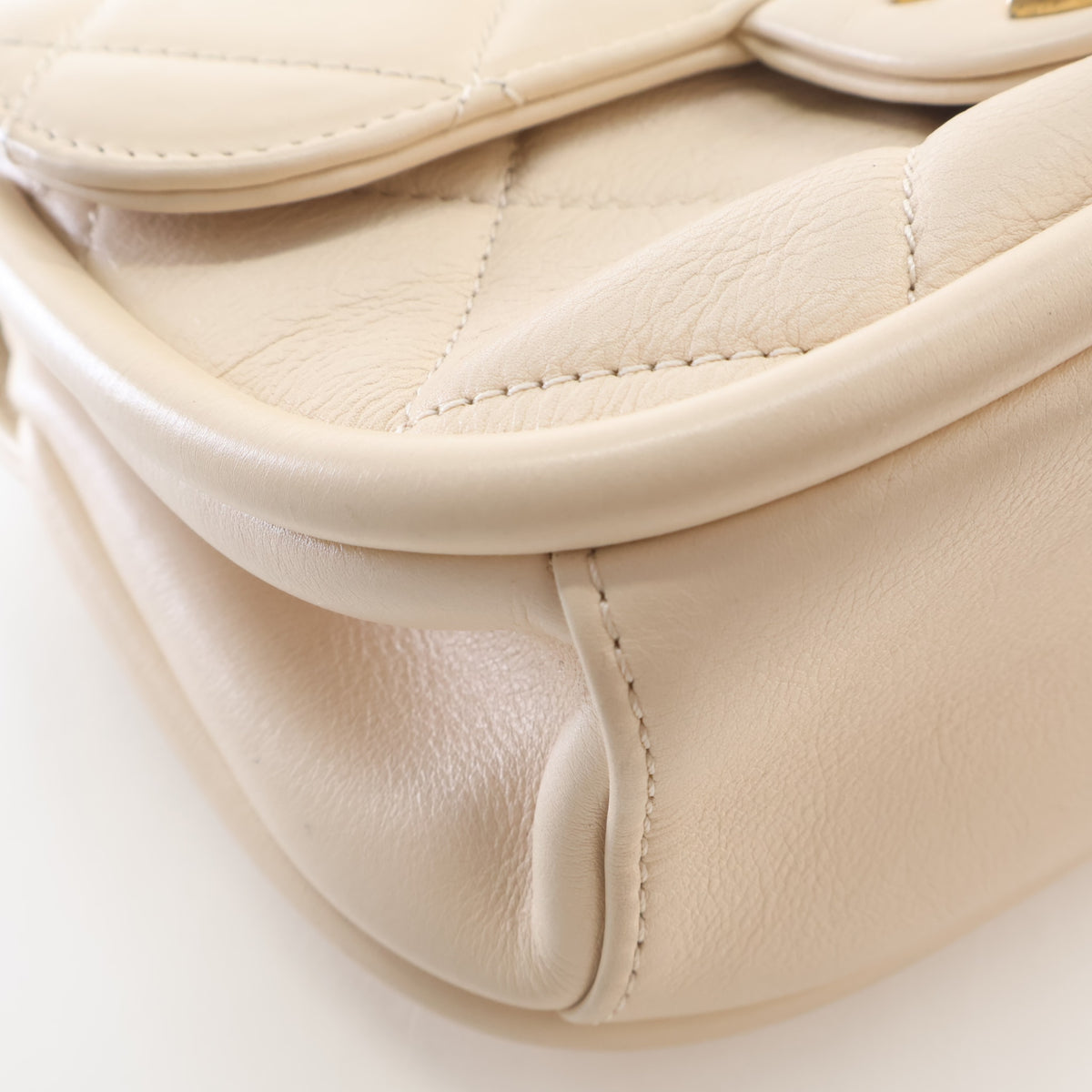 Pre-Owned Chanel Flap Bag Small Lambskin, corner and edge detail