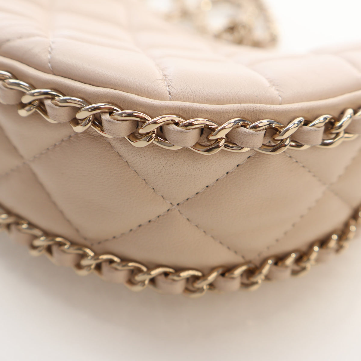 Pre-Owned Chanel Hobo Mini Lambskin Chain Around, strap and chain detail, photo 9 of 17