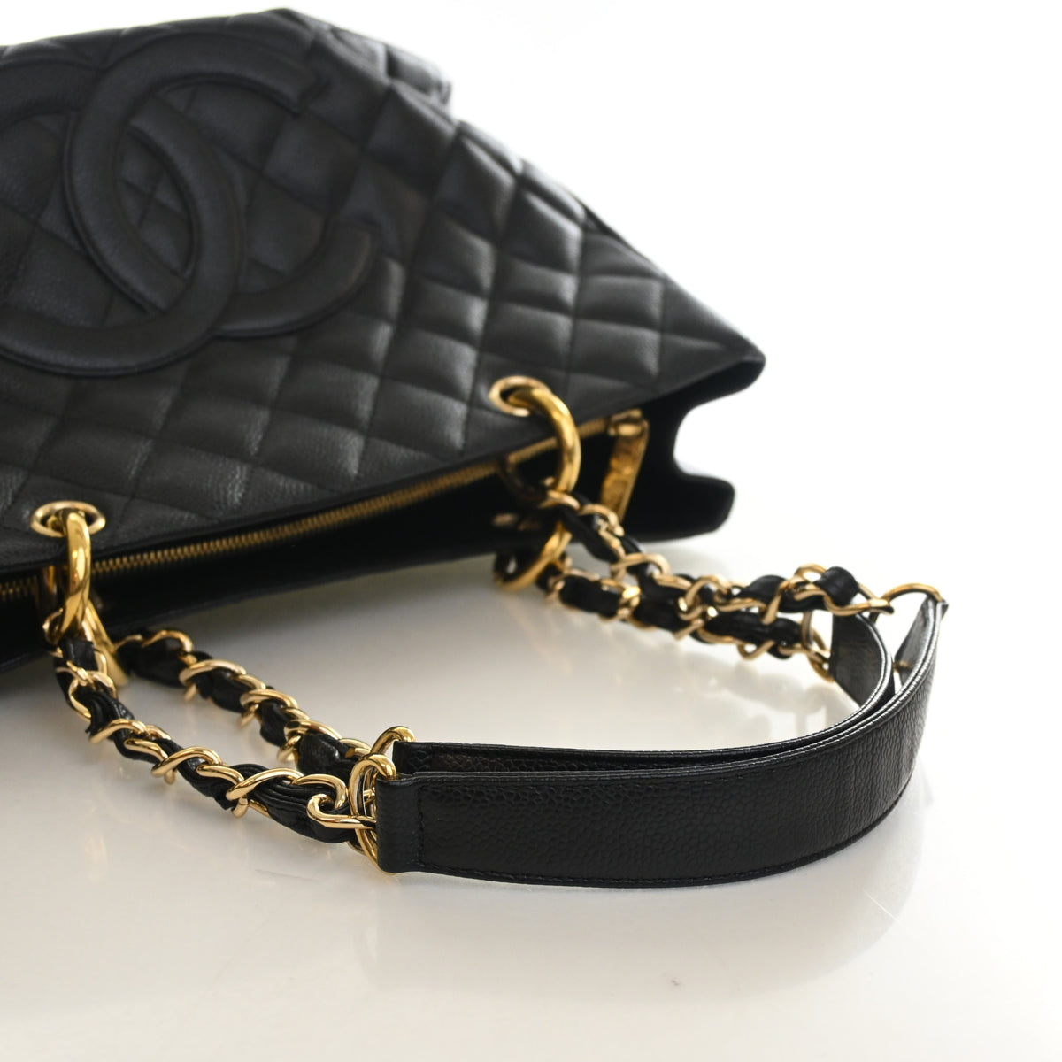 Pre-Owned Chanel Grand Shopping Tote Caviar Leather, strap and chain detail, photo 9 of 14