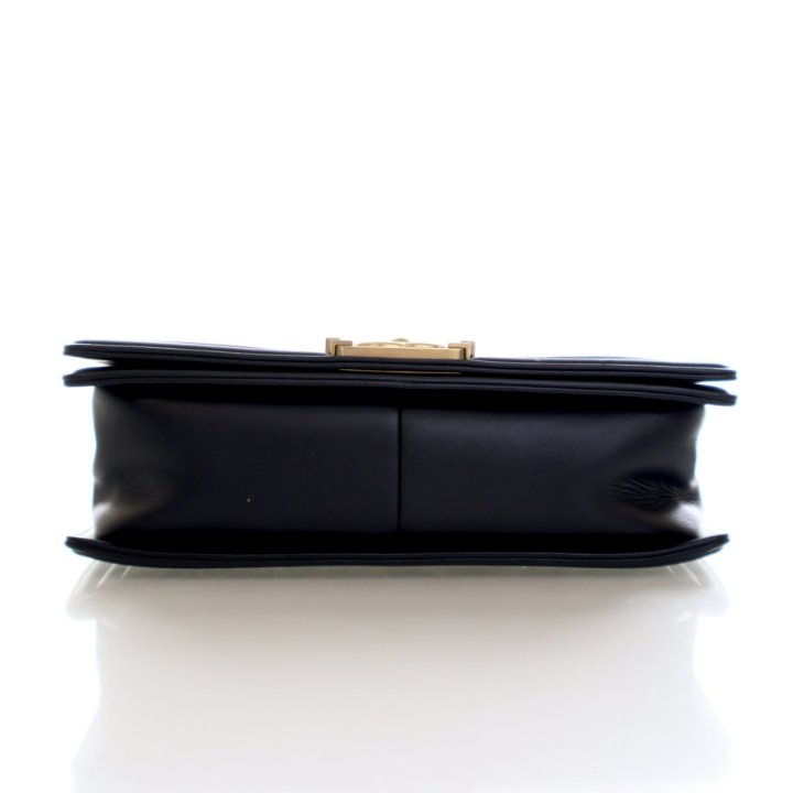 Pre-Owned Chanel Boy Bag Medium Lambskin, side profile, photo 9 of 19