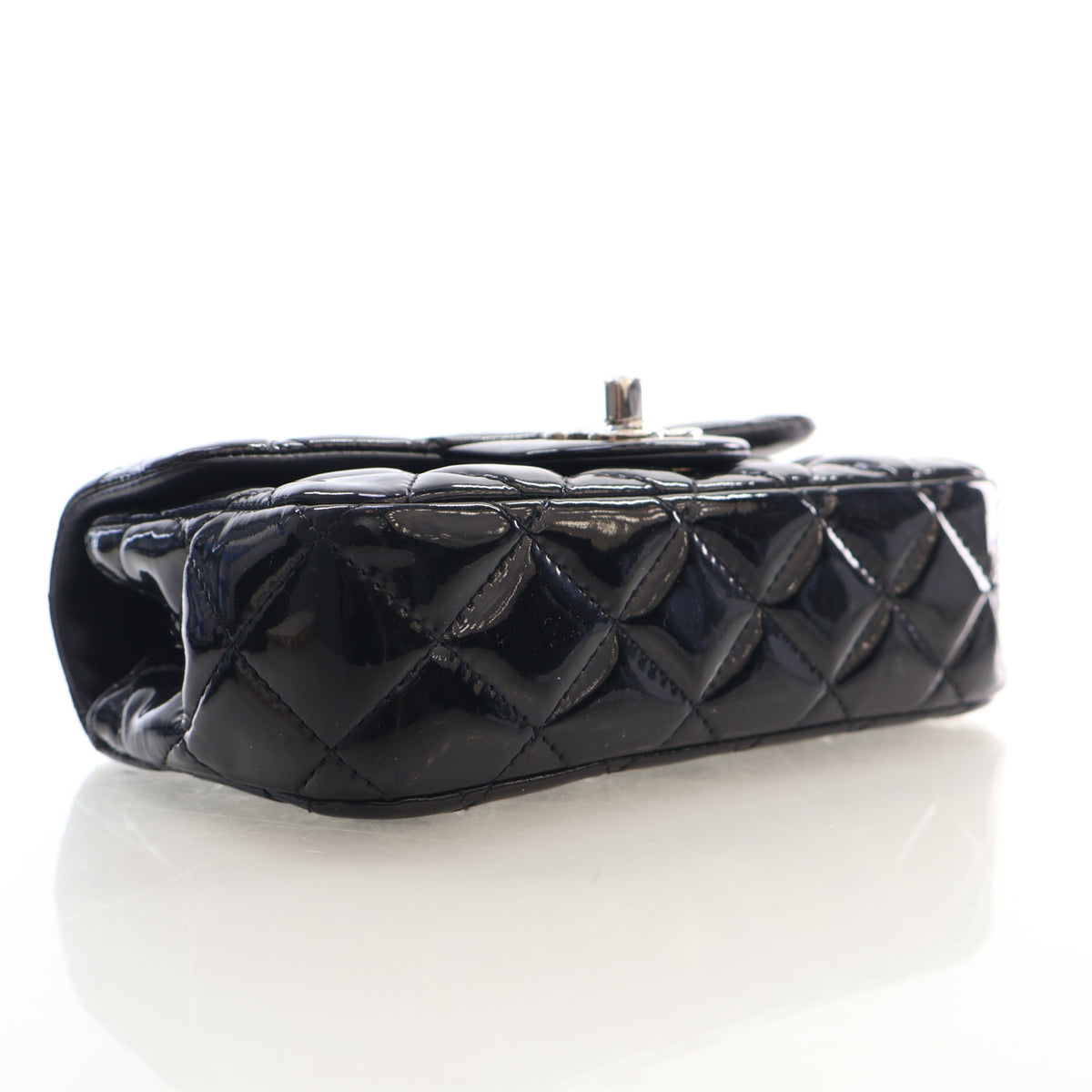 Pre-Owned Chanel Classic Flap Mini Extra Patent Leather Rectangular Bag, corner and edge detail