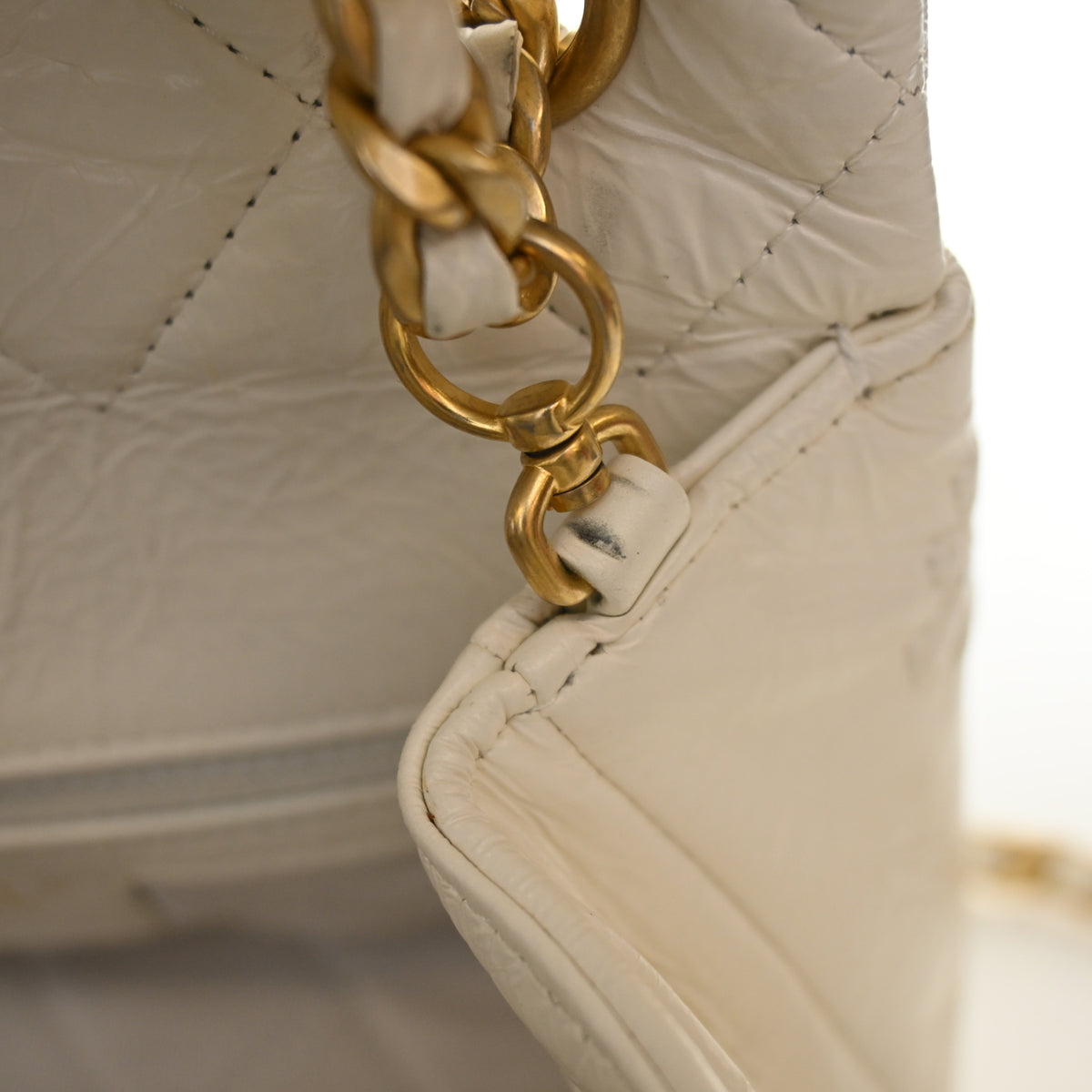 Pre-Owned Chanel Flap Bag Crumpled Calfskin Embossed, corner and edge detail, photo 17 of 18