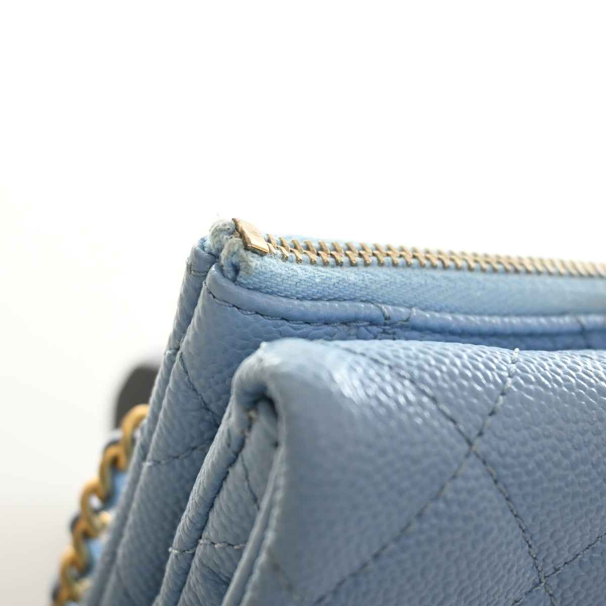 Pre-Owned Chanel Belt Bag Caviar Leather Pick Me Up Flap, corner and edge detail, photo 14 of 18