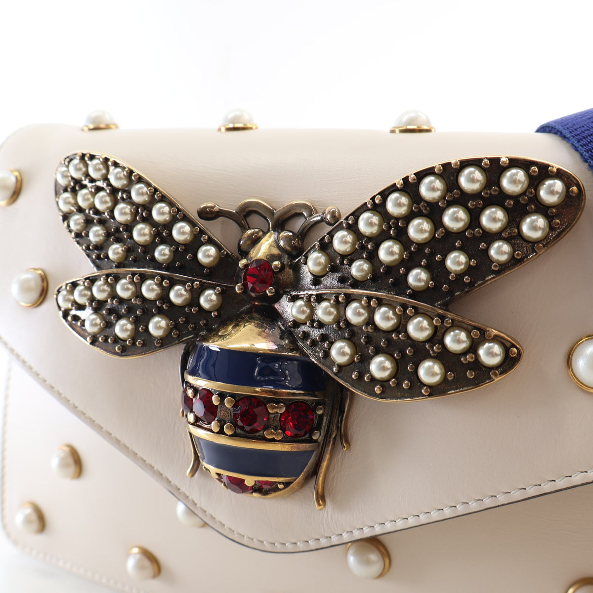 Pre-Owned Gucci Calfskin Broadway, gold hardware close-up