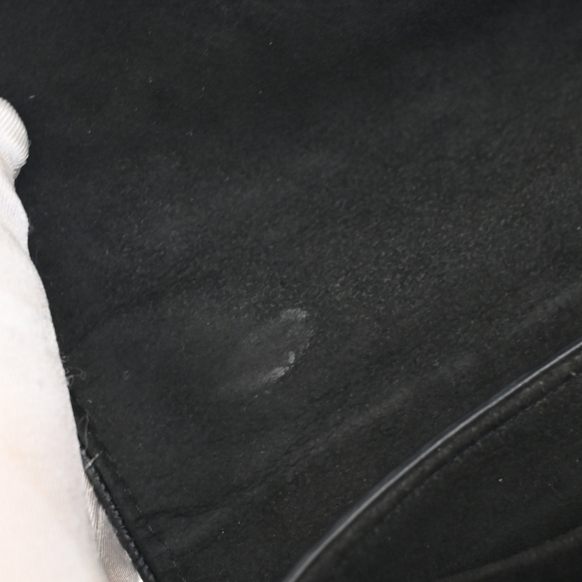 Pre-Owned Louis Vuitton PM Monogram Empreinte Saint Sulpice, corner and edge detail, photo 16 of 19