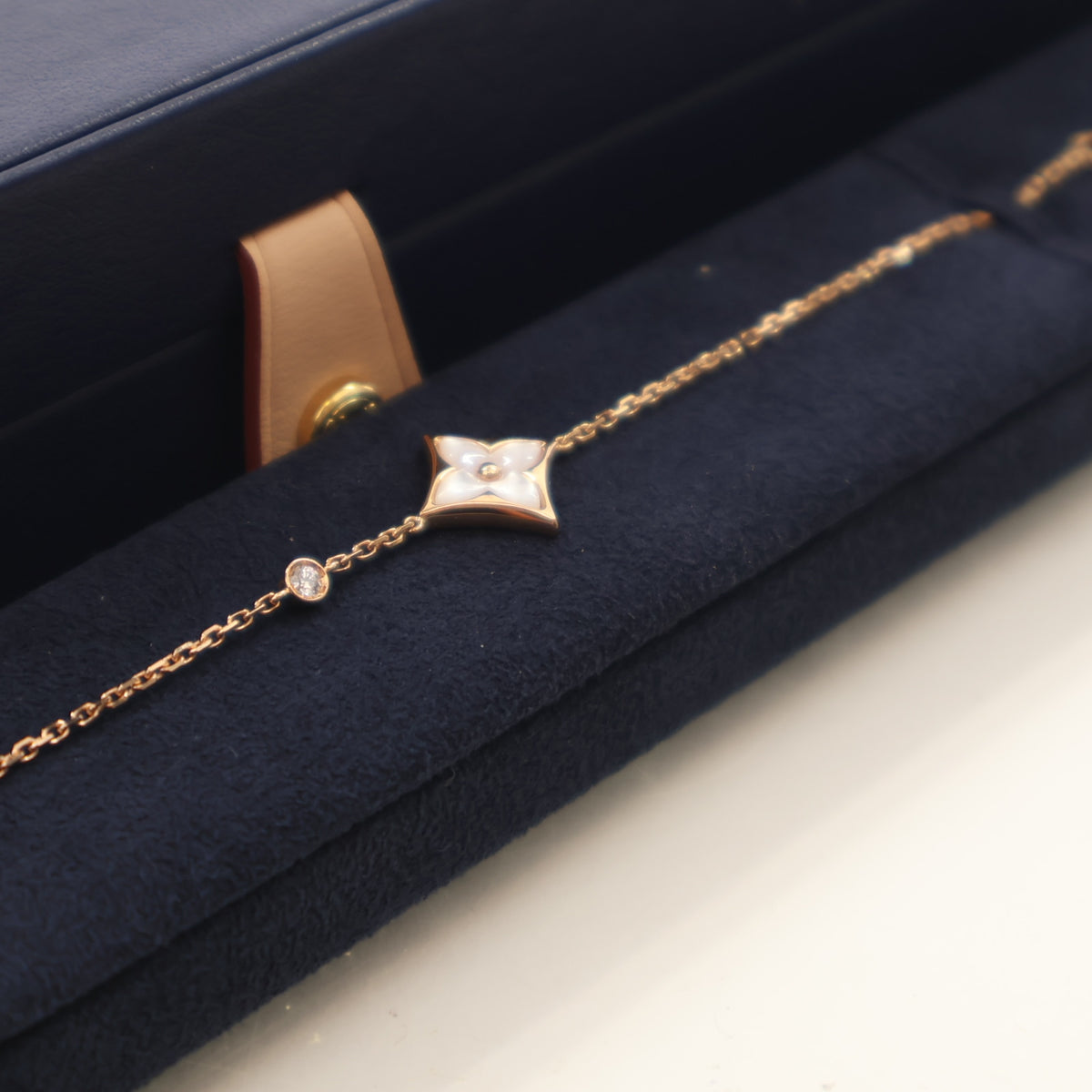 Louis Vuitton 18K Pink Gold Mother of Pearl Blossom BB Star Bracelet, photo 4 of 9