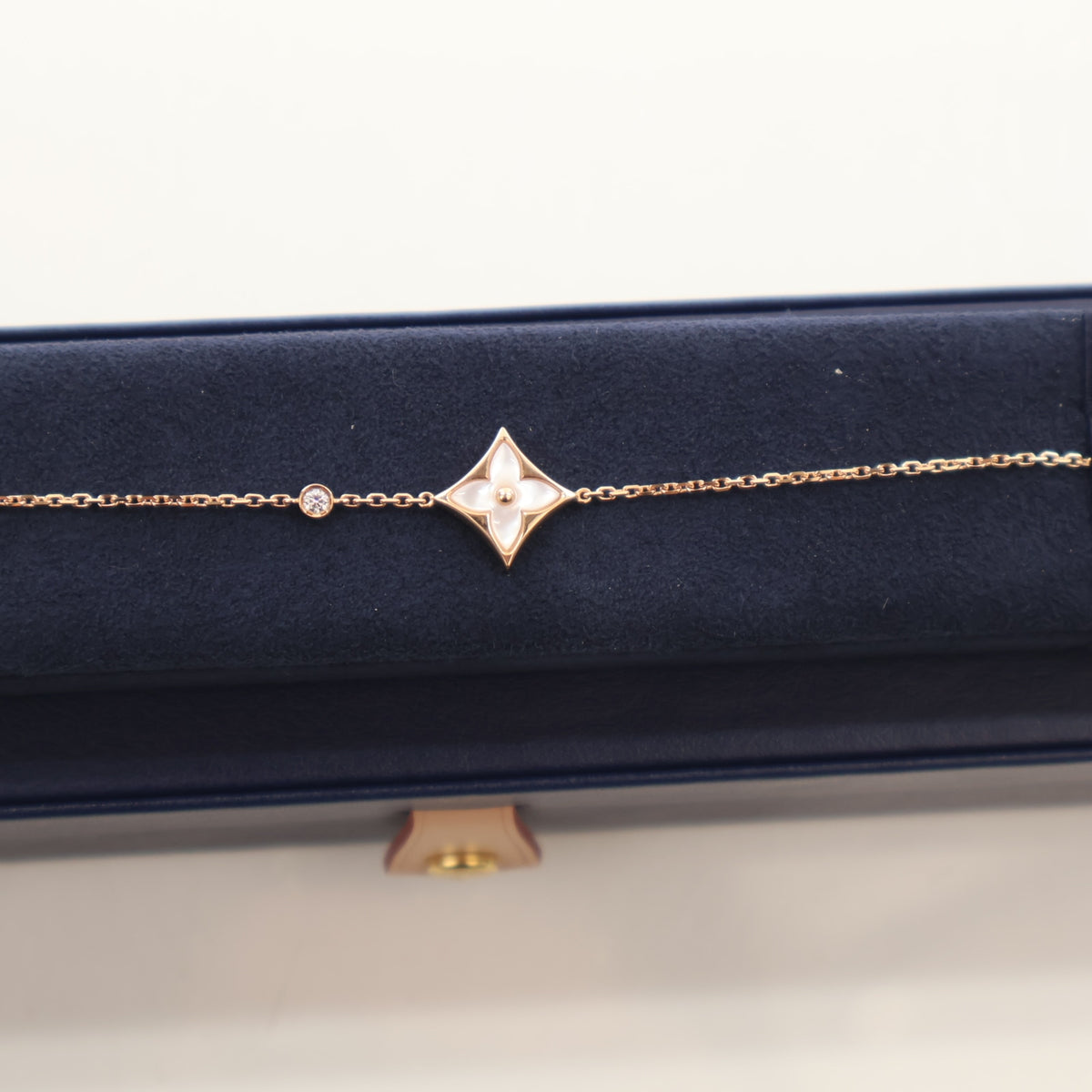 Louis Vuitton 18K Pink Gold Mother of Pearl Blossom BB Star Bracelet, photo 7 of 9
