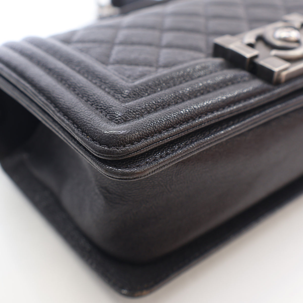 Pre-Owned Chanel Boy Bag Small Caviar Leather, corner detail