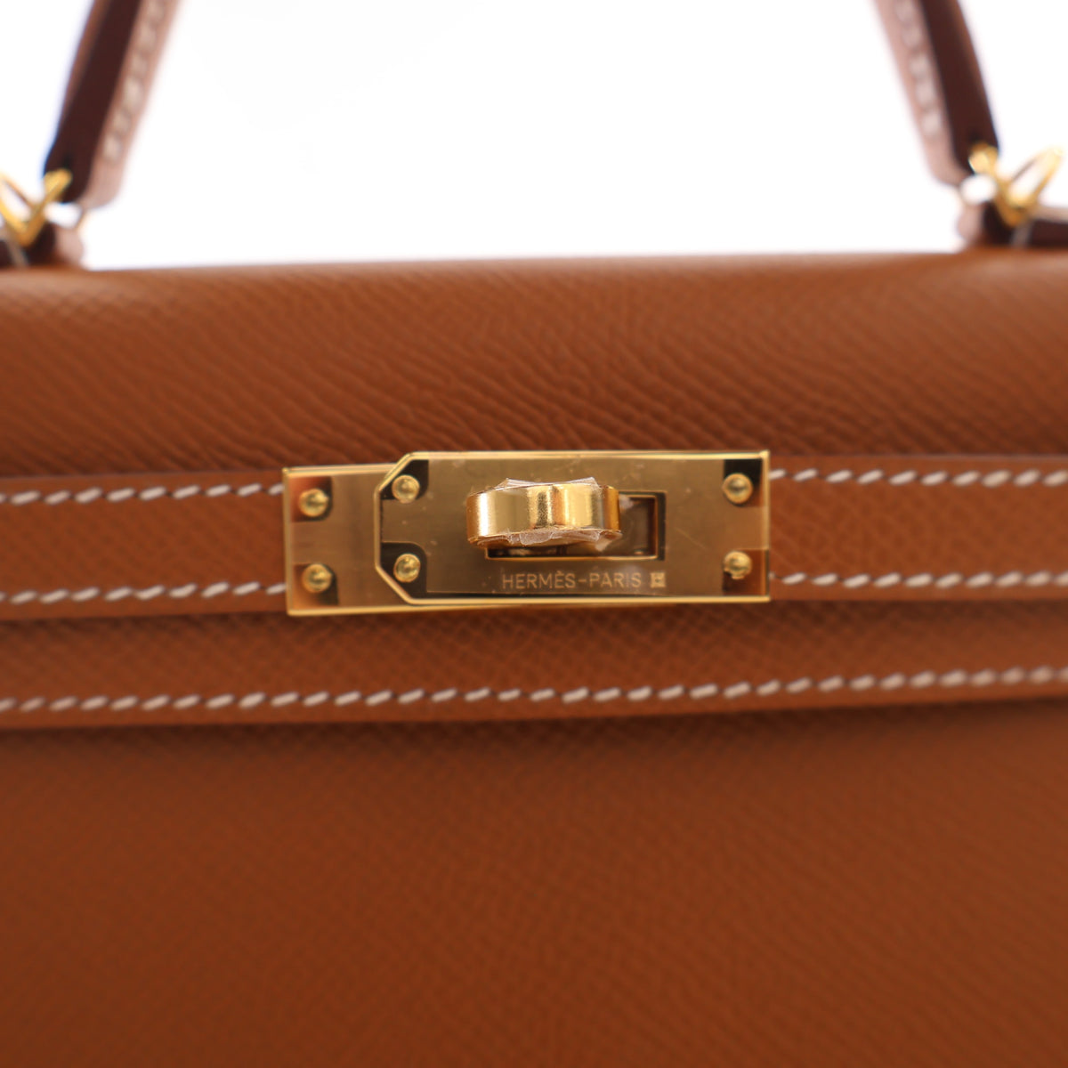 Pre-Owned Hermès Kelly Mini Gold Epsom Leather 20, gold hardware close-up